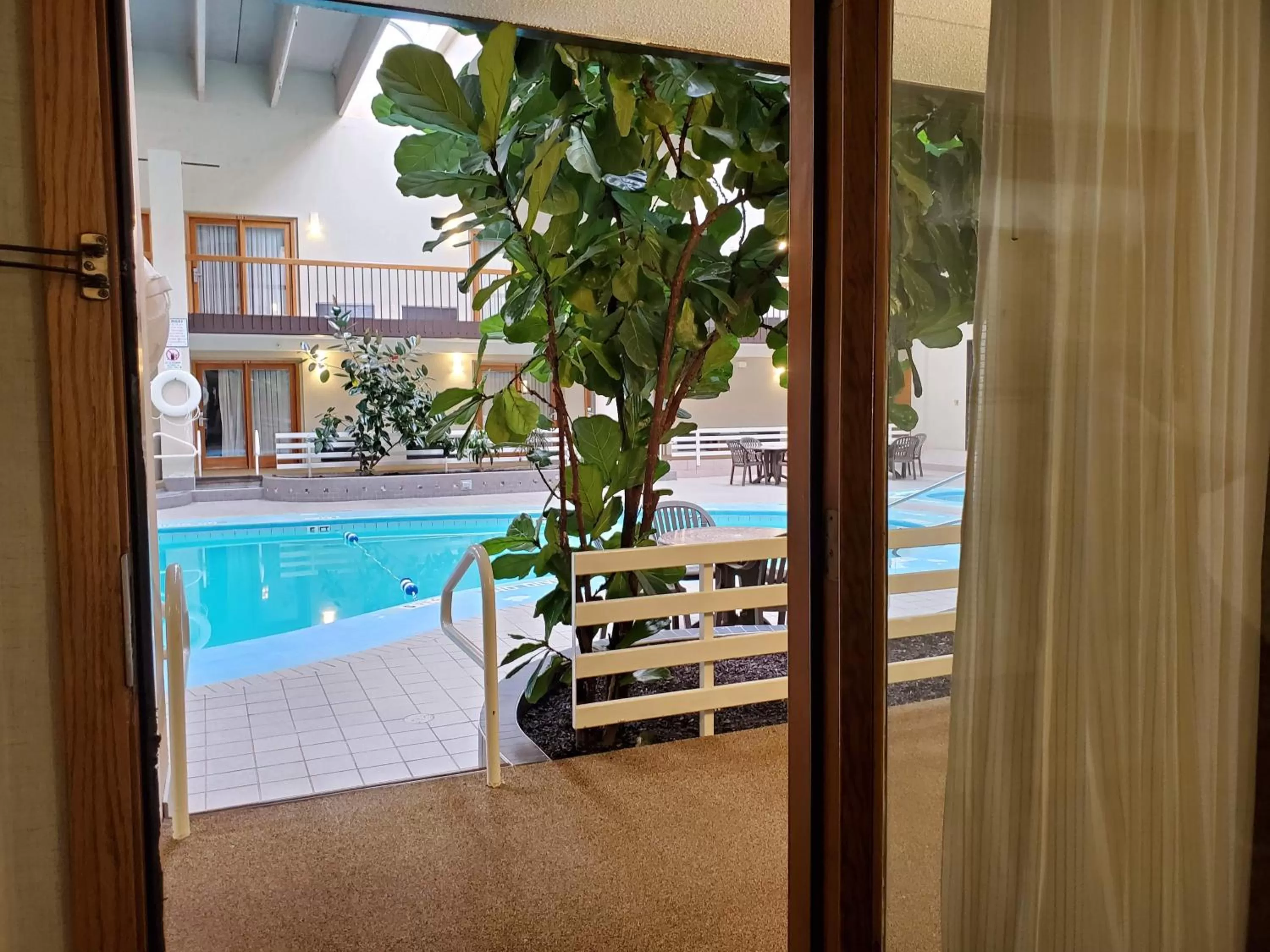 Lower Floor Queen Room - Pool Side in Ramkota Hotel - Pierre