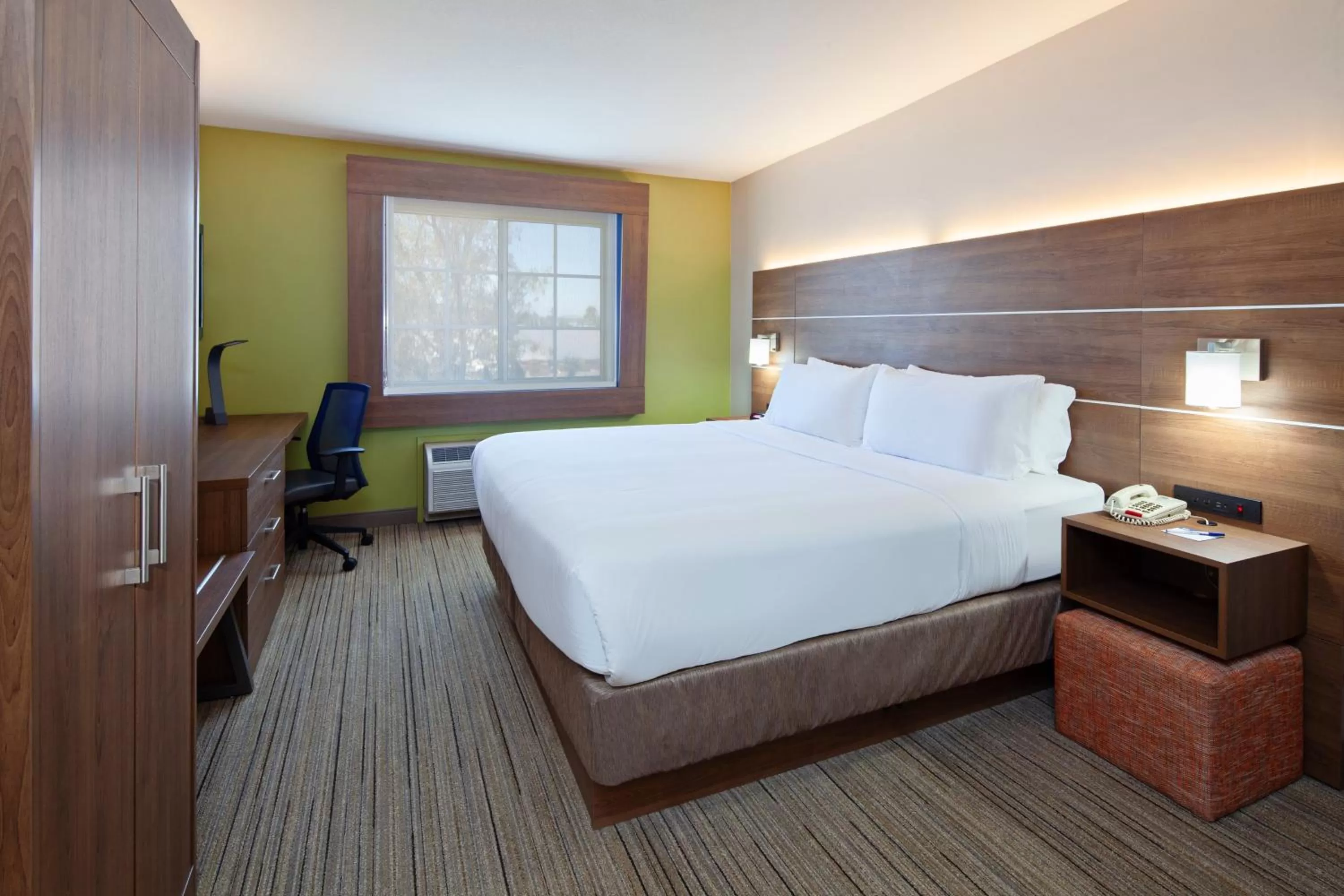 Holiday Inn Express Hotel & Suites San Diego-Escondido by IHG