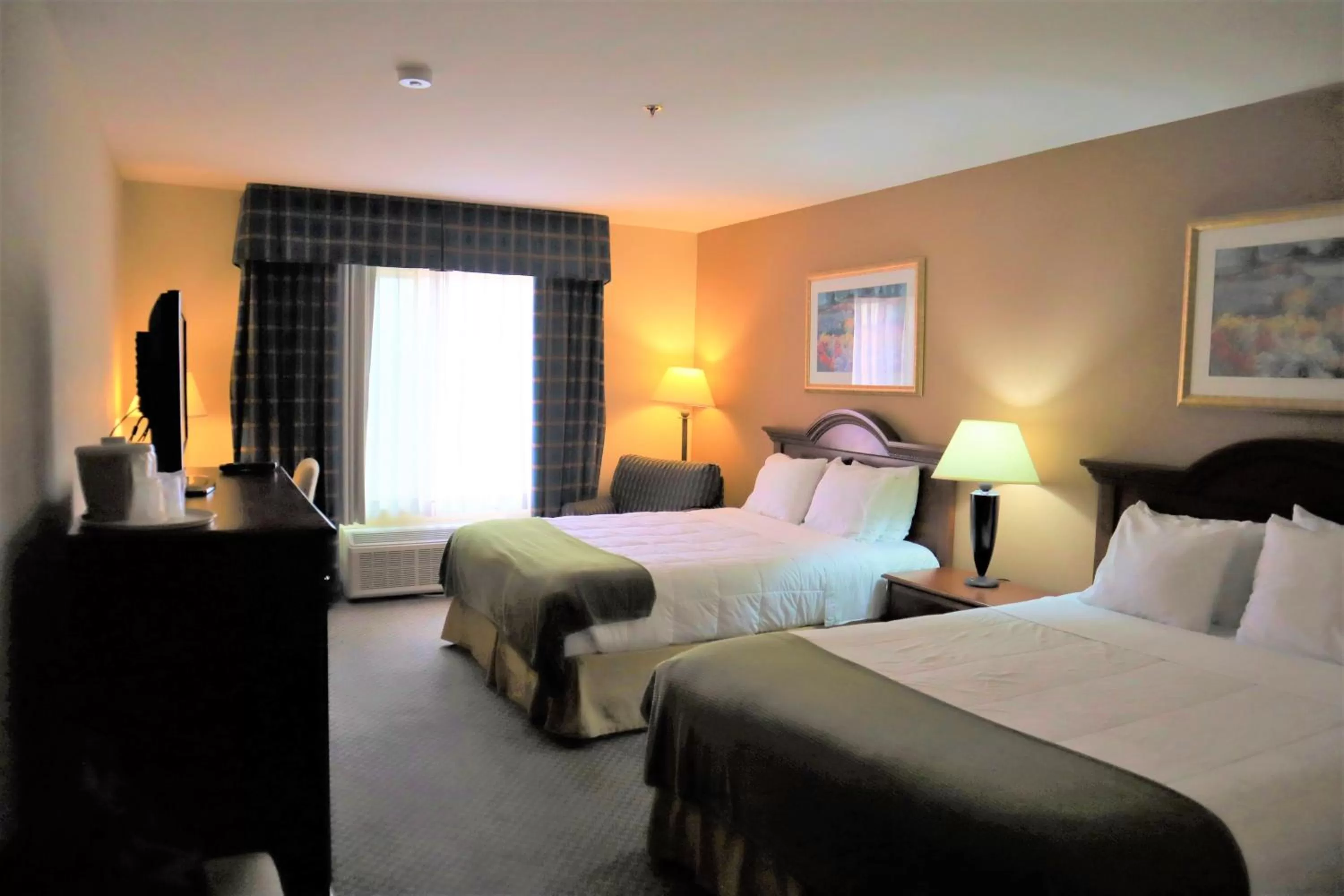 Superior Queen Room with Two Queen Beds - Non-Smoking in Oasis Inn & Suites 29 Palms Hotel Joshua Tree National Park