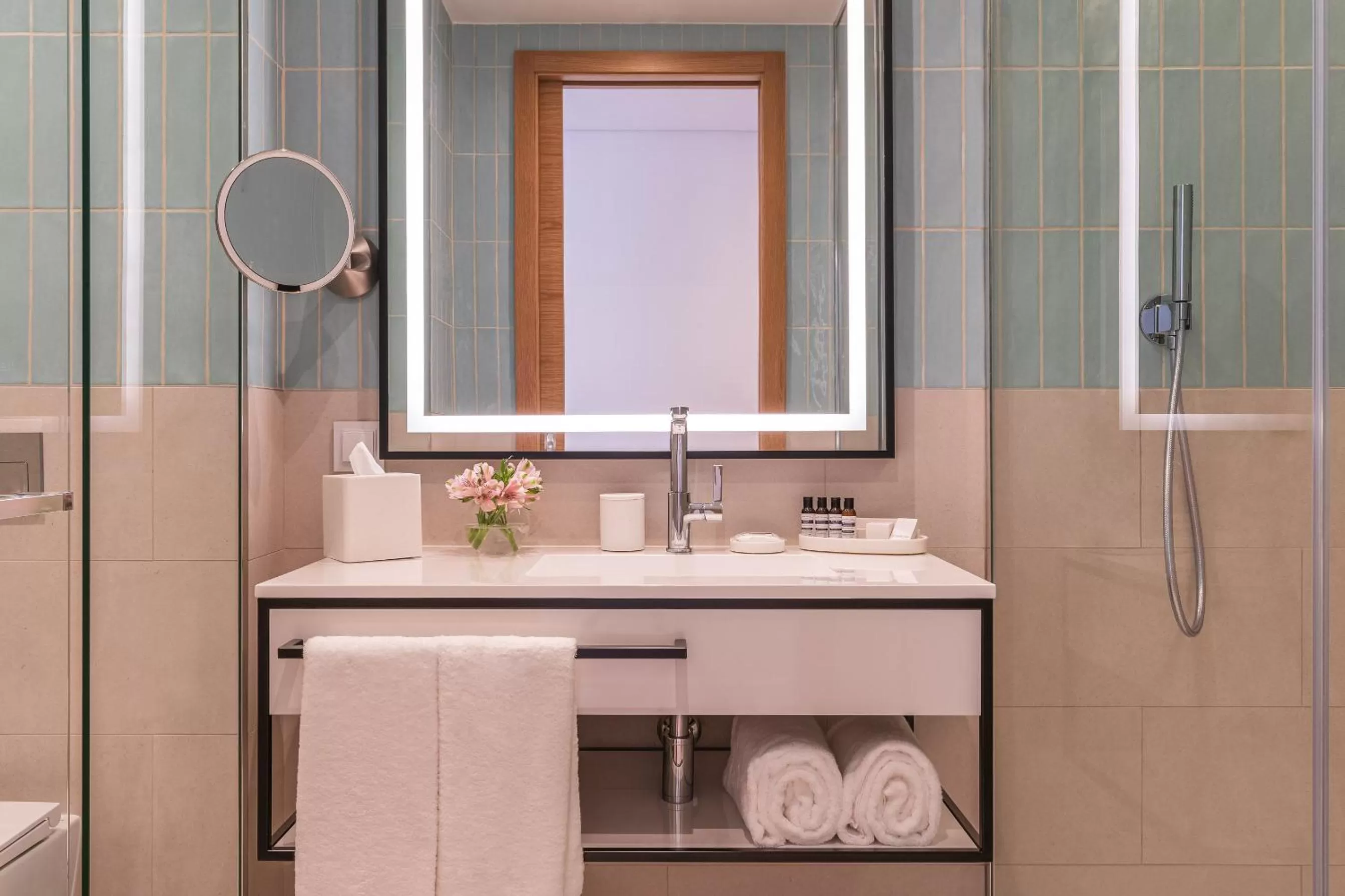 Three-Bedroom Apartment with River View in Hyatt Regency Lisbon