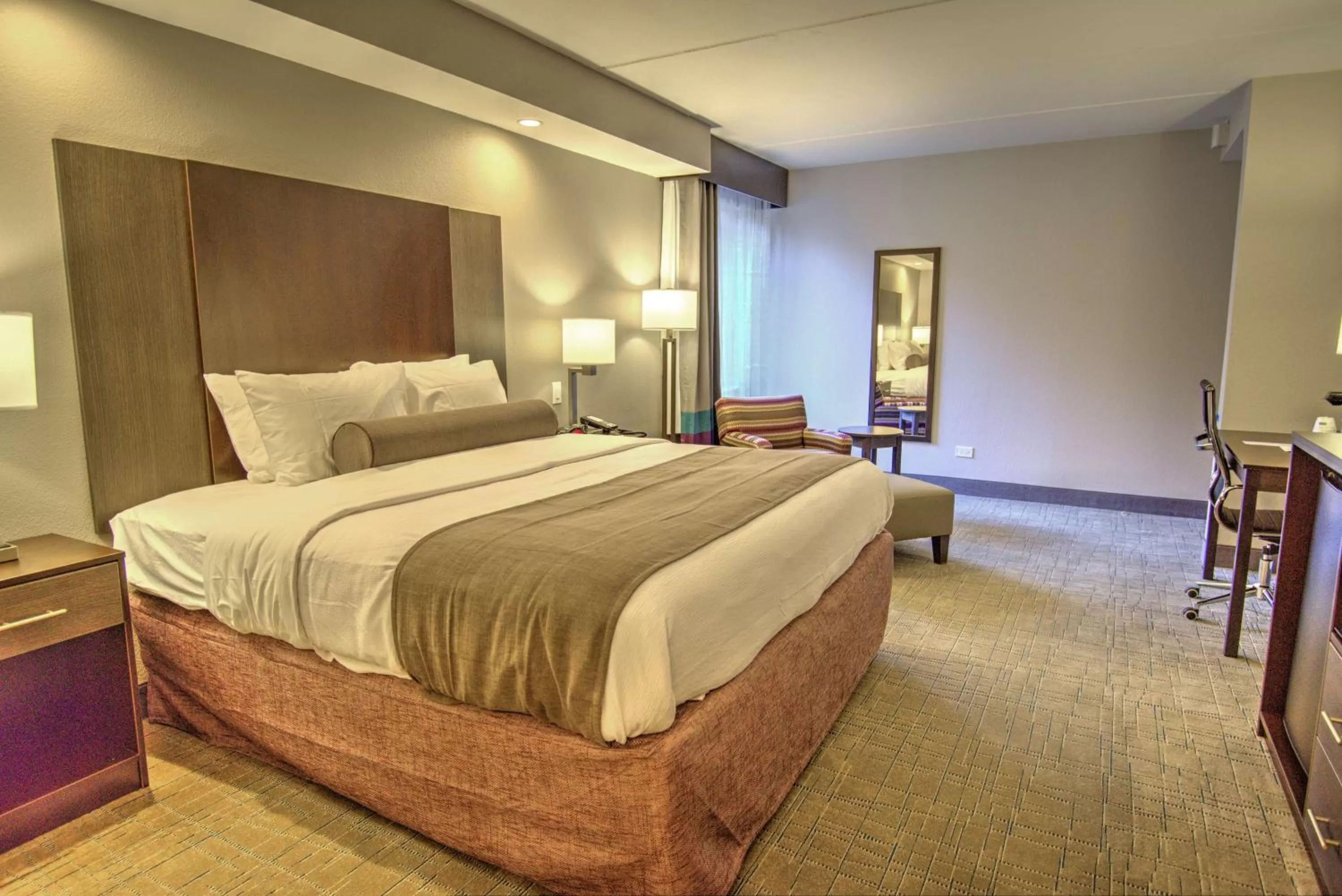 King Room with Mobility Accessible Roll-In Shower - Non-Smoking in Best Western Sevierville/Kodak Inn