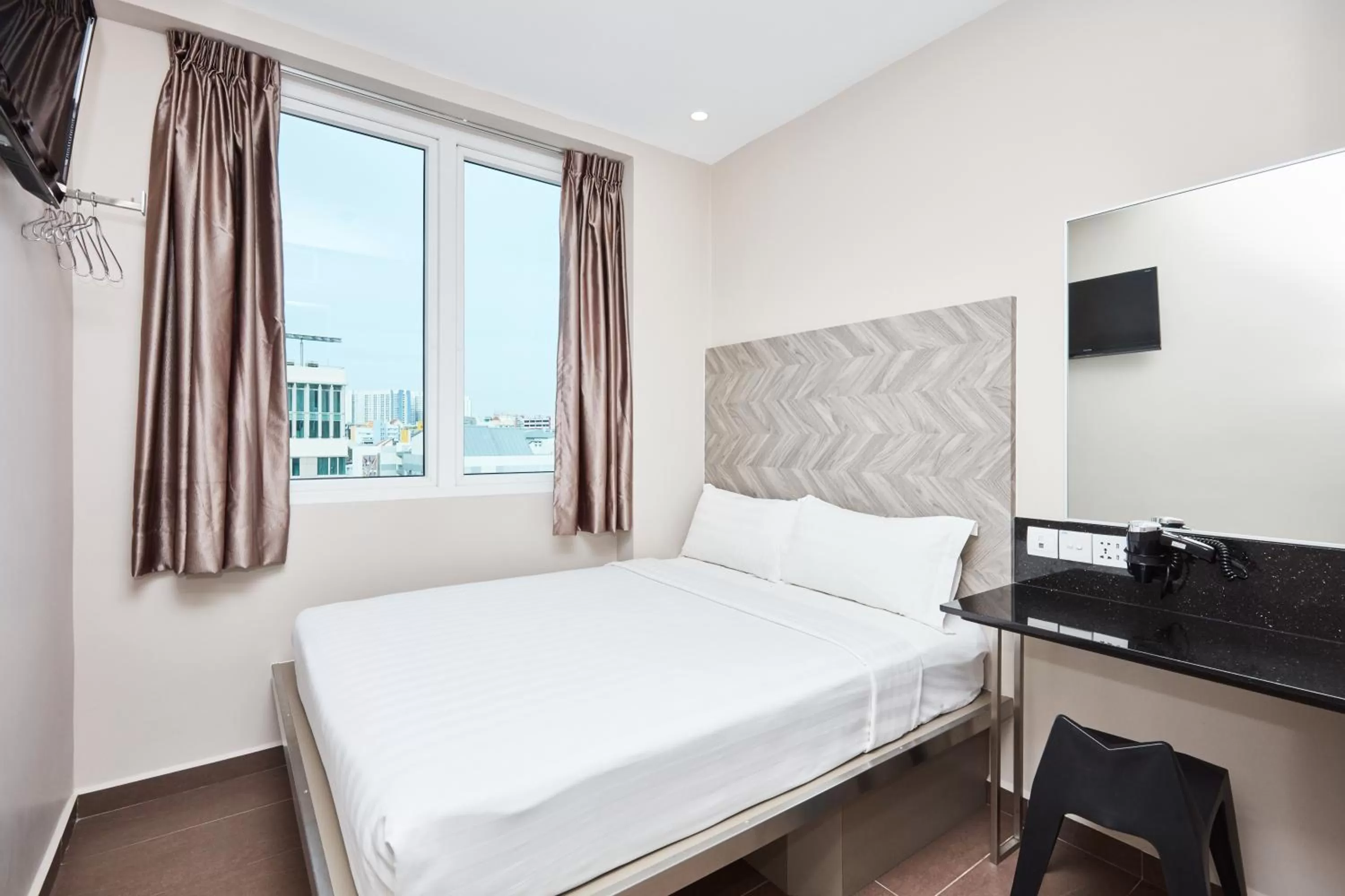 Superior Double Room in ibis budget Singapore Ruby