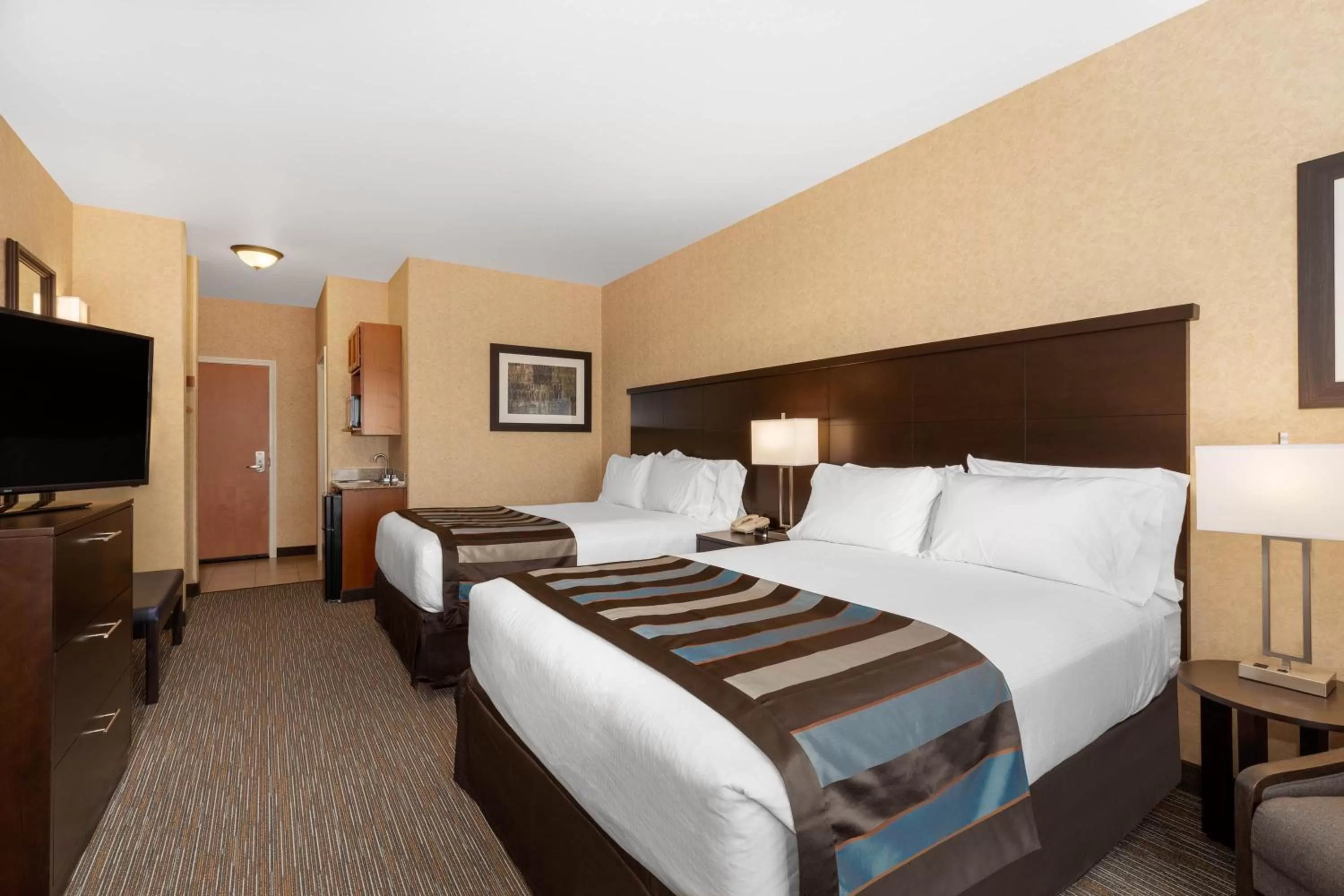Queen Room with Two Queen Beds - Mobility Access/Non-Smoking in Wingate by Wyndham Moses Lake
