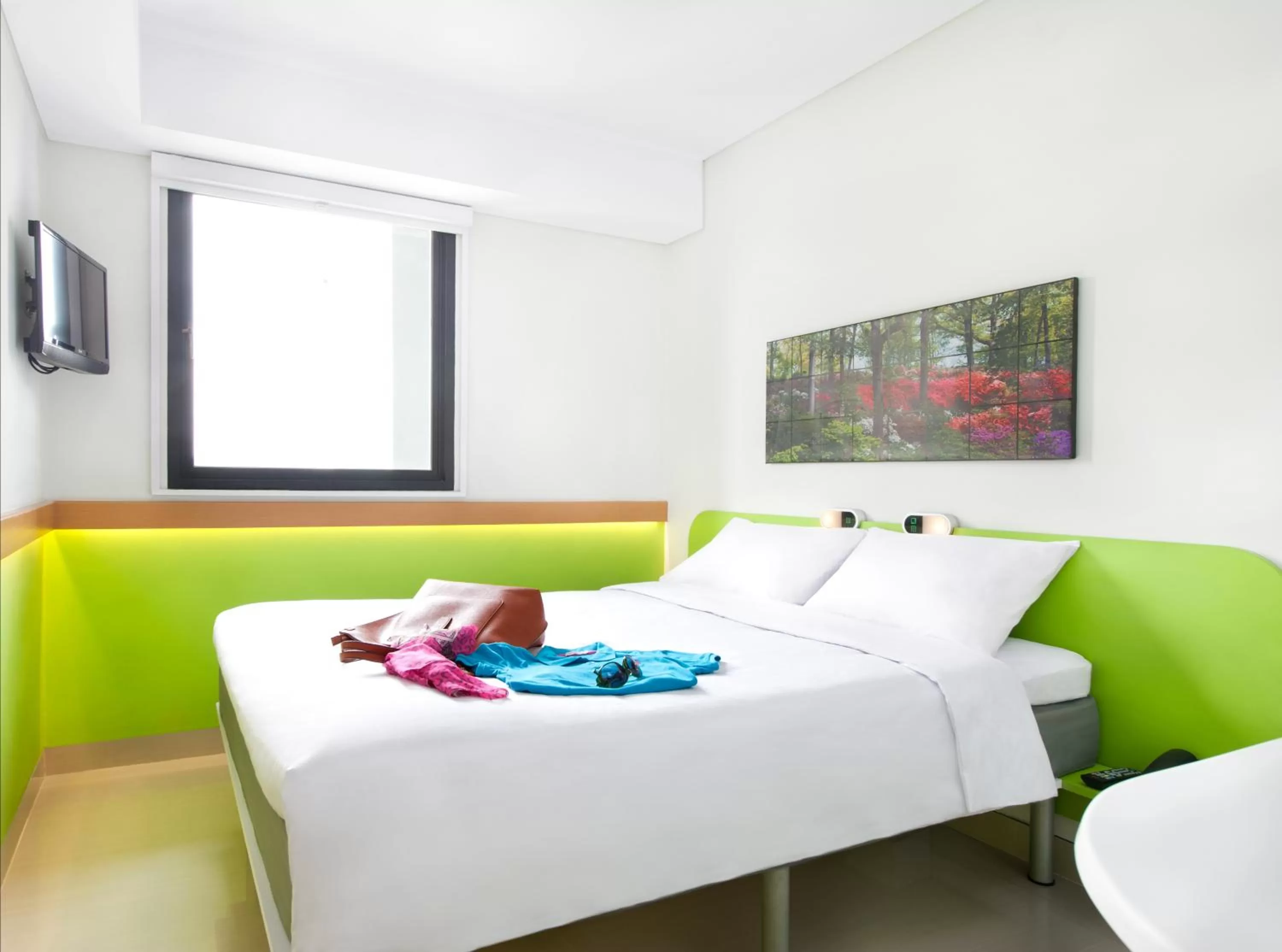 Standard 1 Double bed in Ibis Budget Jakarta Daan Mogot