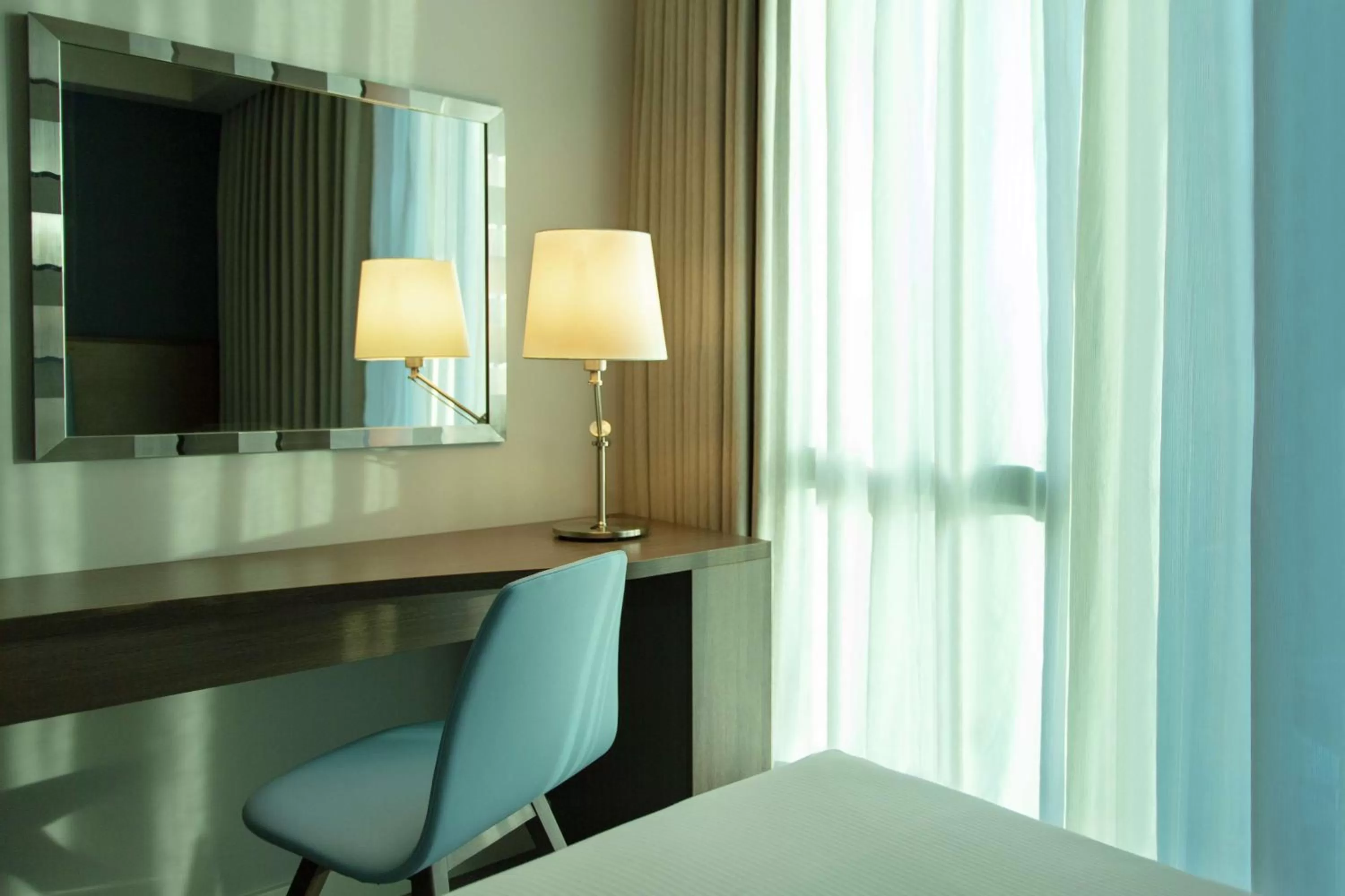 Queen Room in Hampton By Hilton Hamilton Park