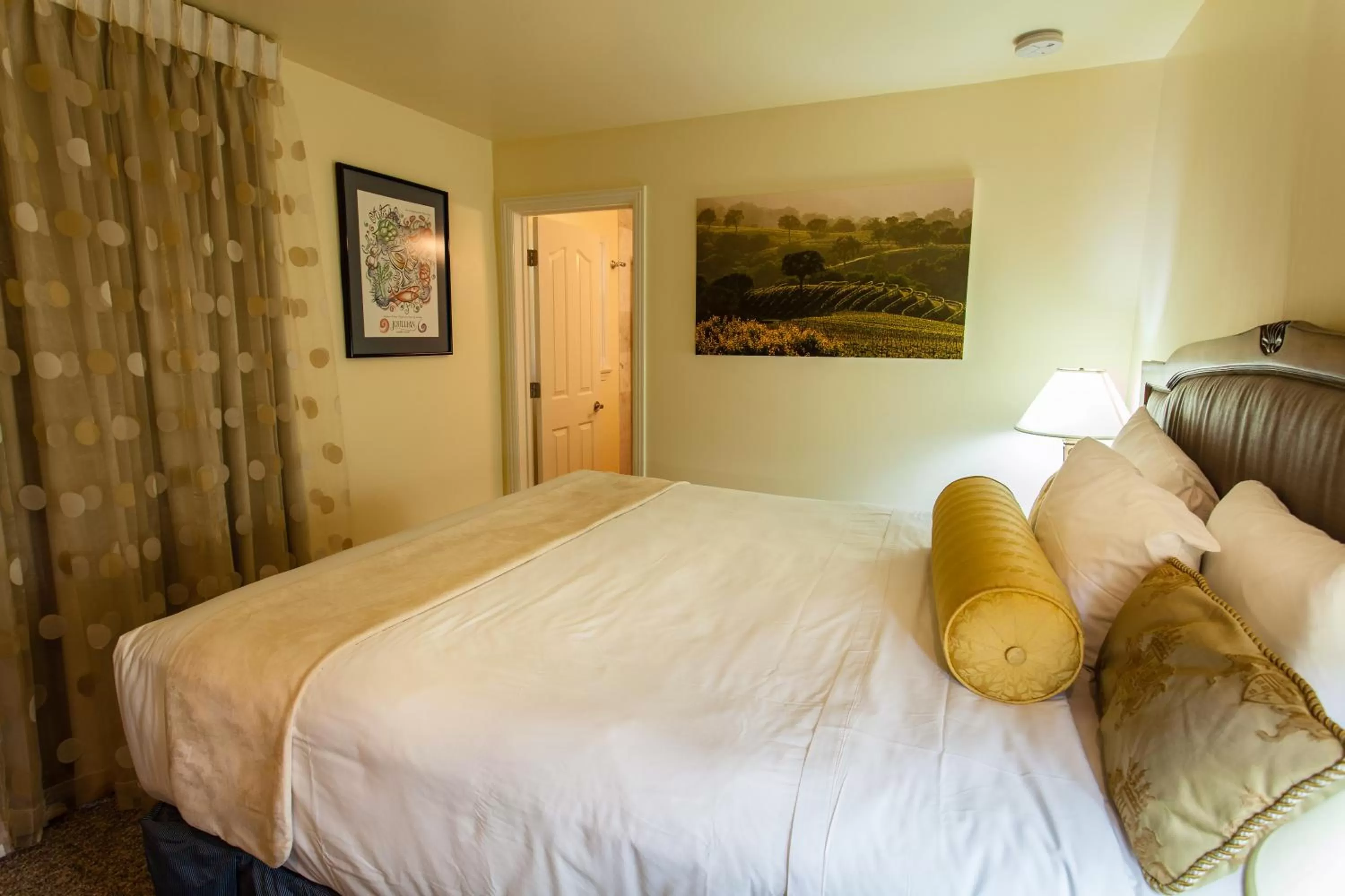 Deluxe King Suite in The Vendange Carmel Inn & Suites