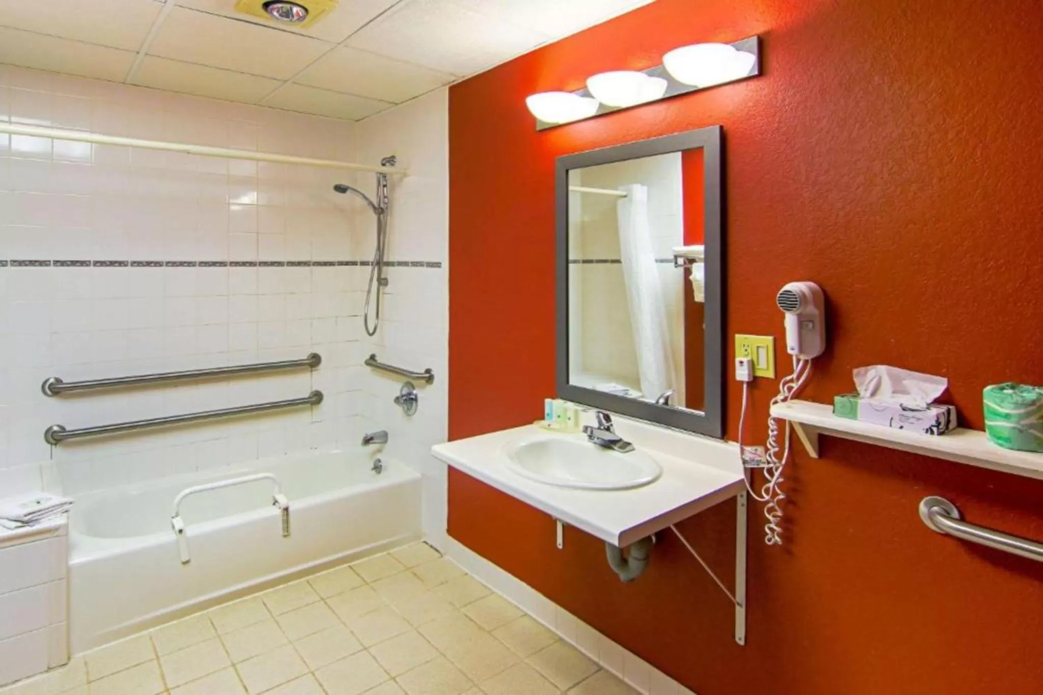 Queen Room - Accessible/Non-Smoking in Quality Inn Plainfield I-395