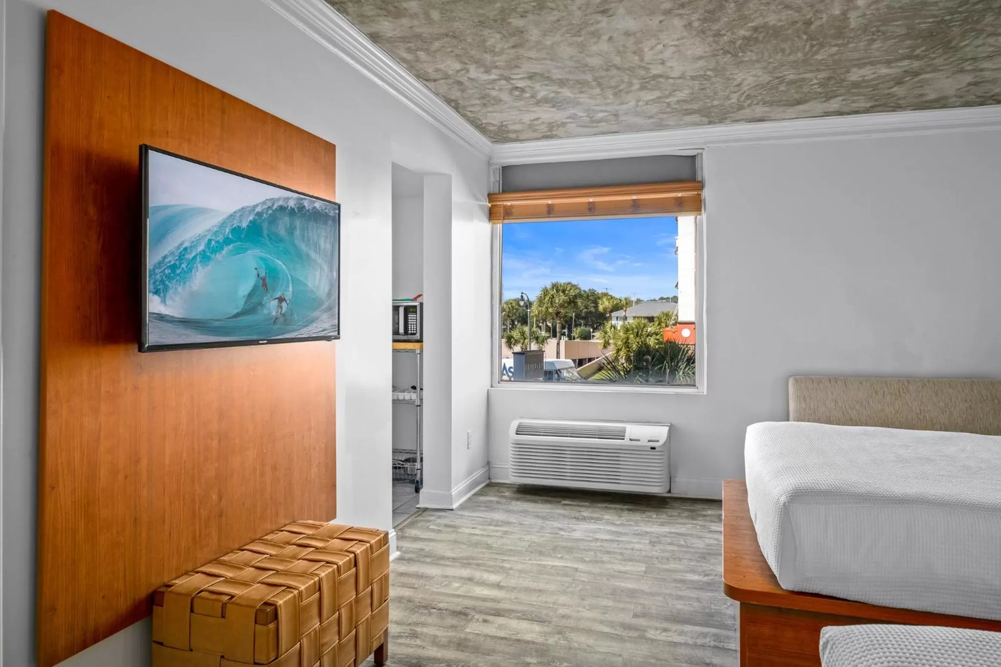 Deluxe Double Room Partial Ocean View Suite in The Beverley Beach House