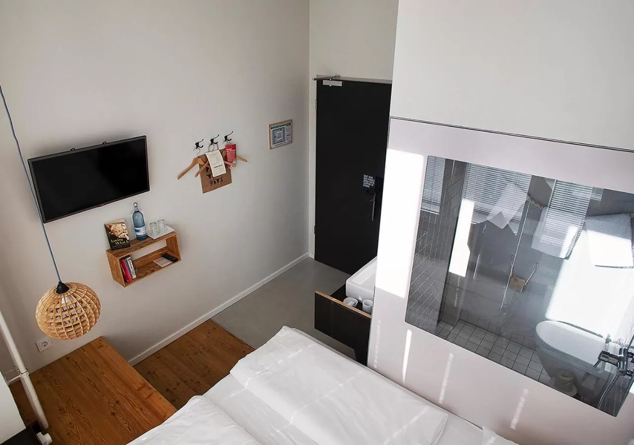 Small Double Room in Michelberger Hotel