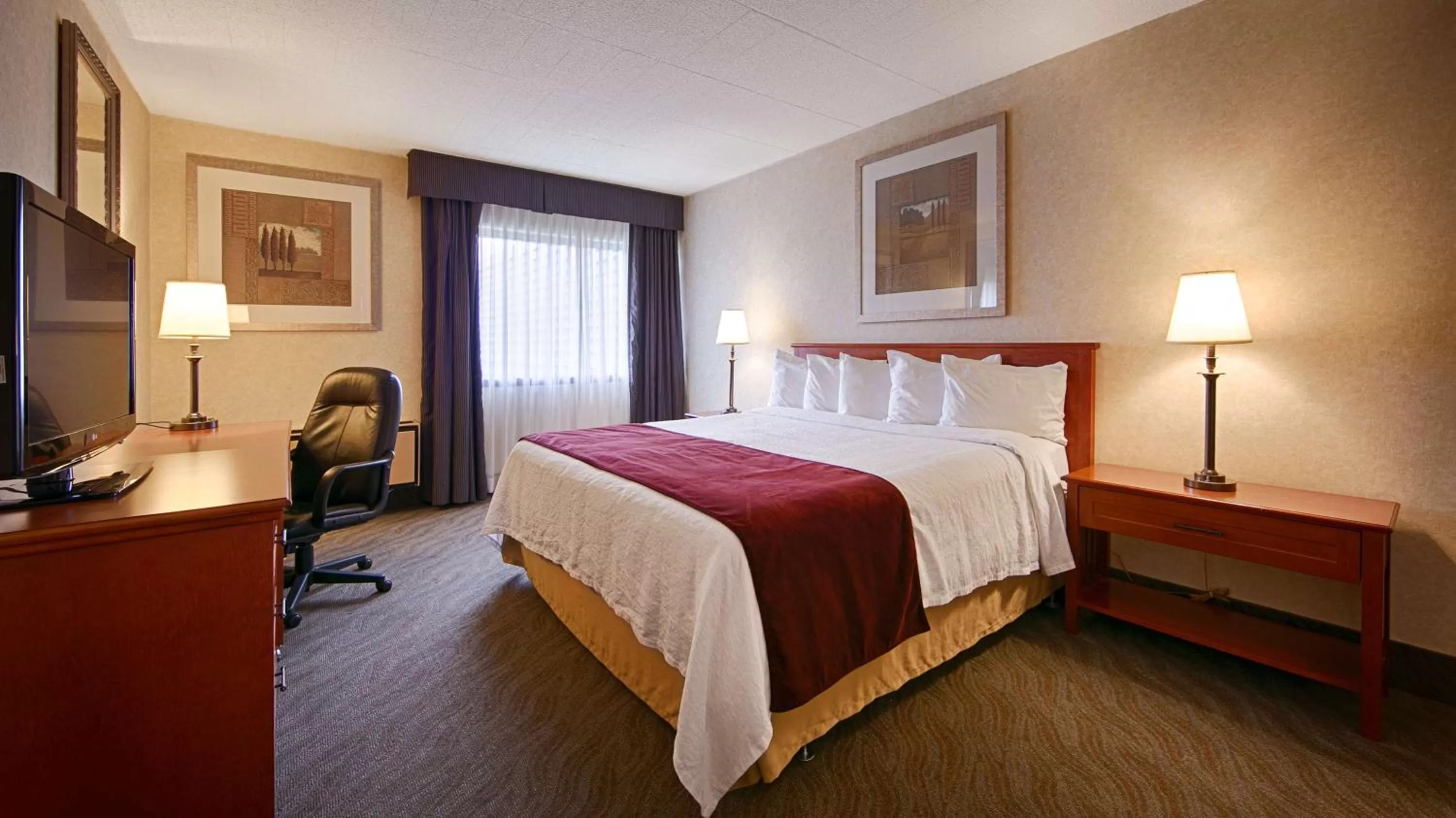 King Suite - Non-Smoking in Best Western North Bay Hotel & Conference Centre