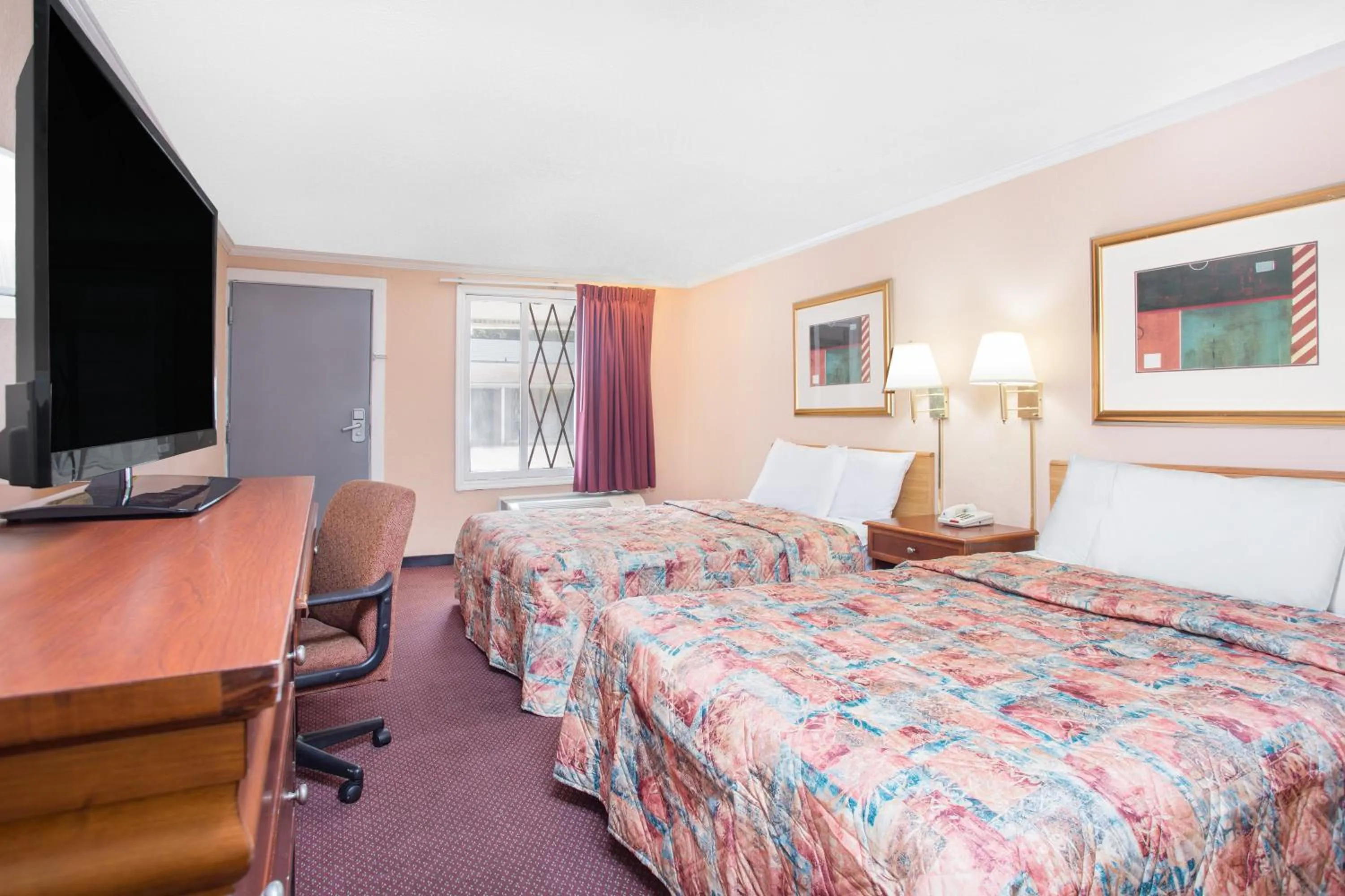 Double Room - Disability Access/Non-Smoking in Knights Inn - Augusta