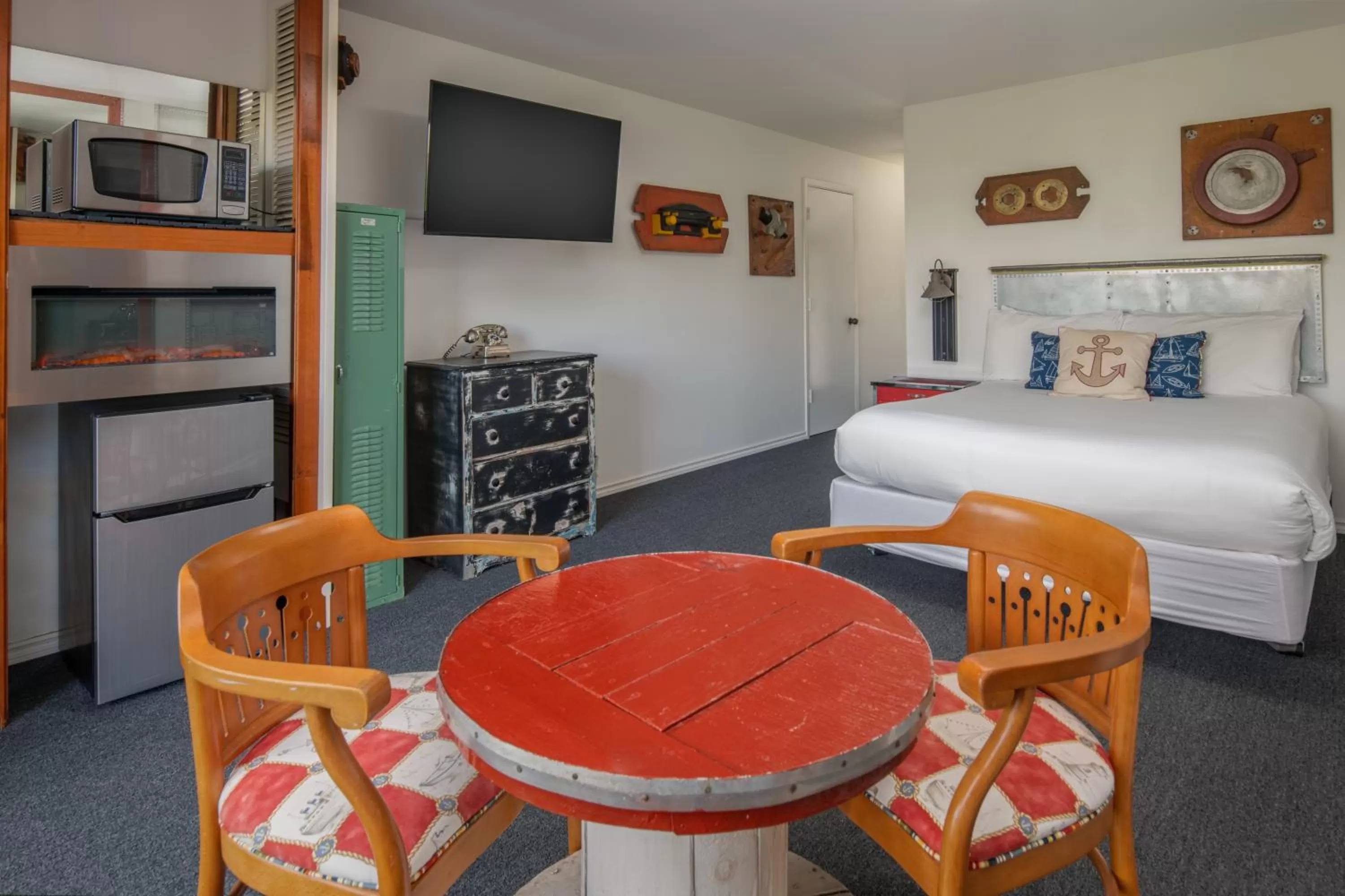 Premium Queen Theme Room with Marina View and Balcony (No Pets Allowed) in Astoria Riverwalk Inn