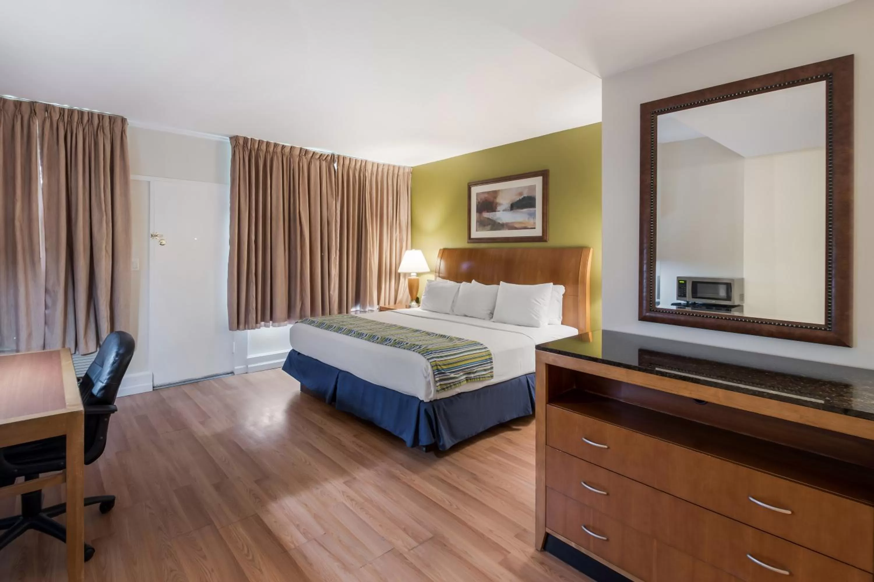 King Room in Americas Best Value Inn-Painted Post