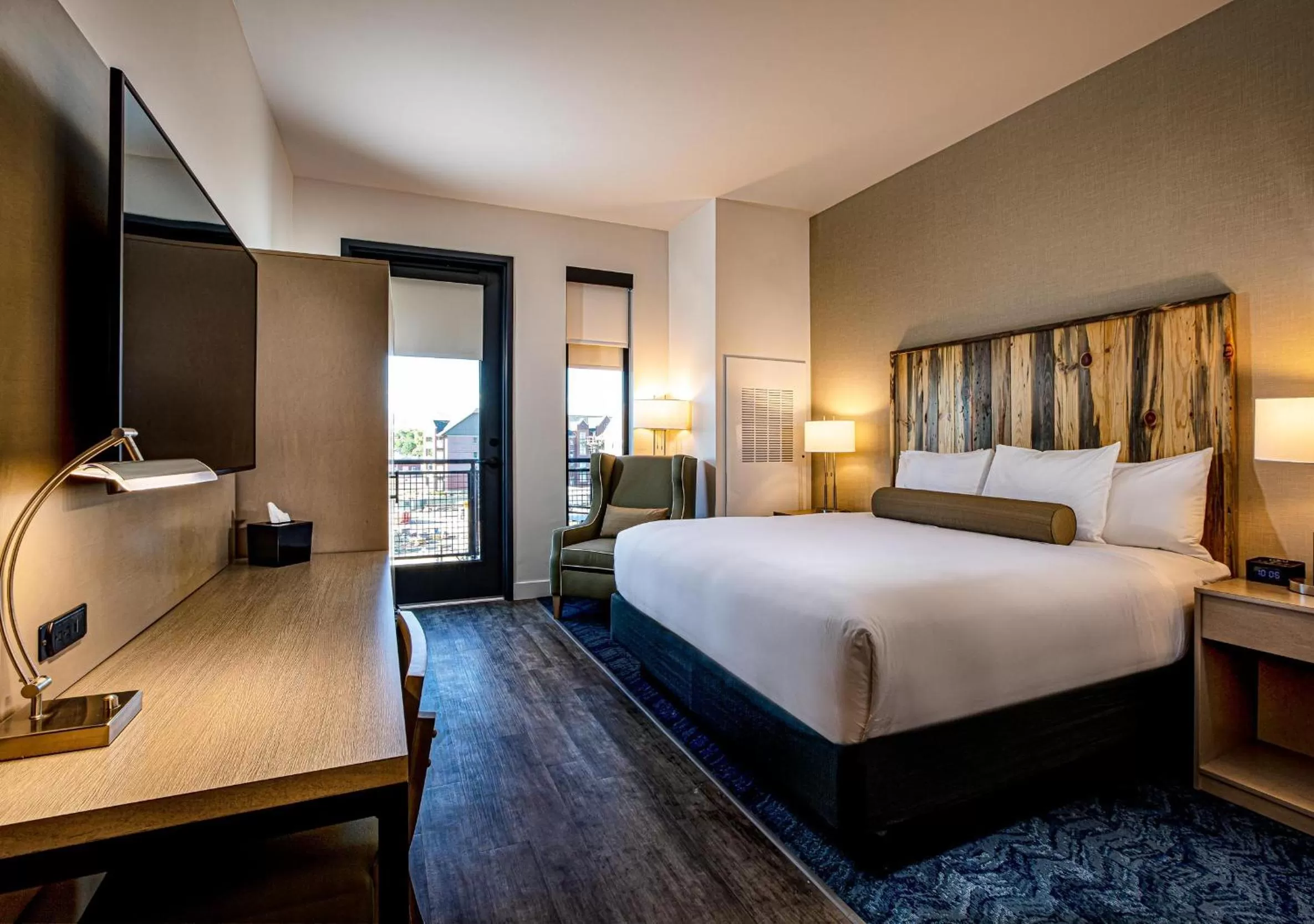 King Room with Garden View - single occupancy in Hotel Maverick