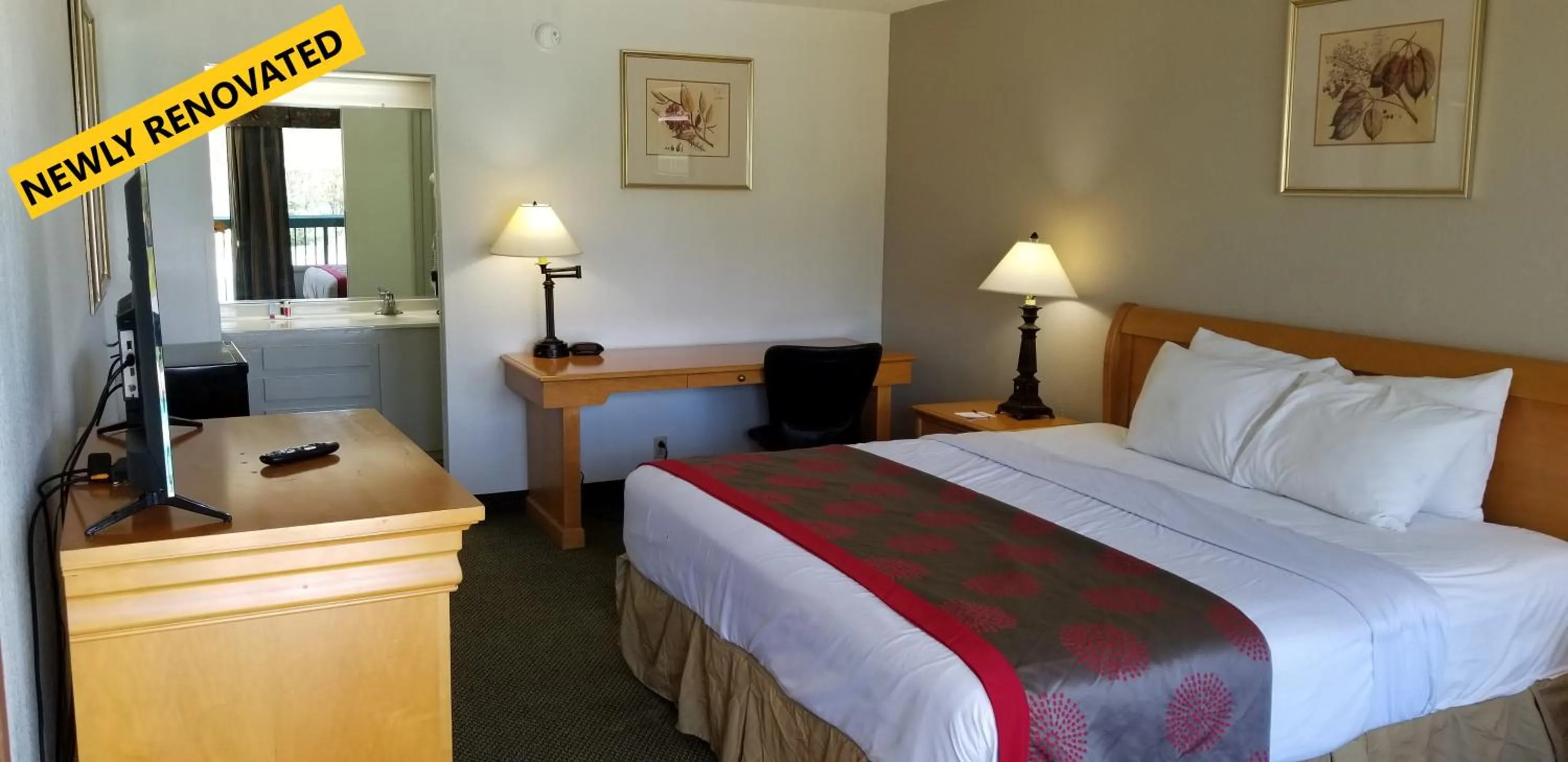 Deluxe King Room - Non-Smoking in Ramada by Wyndham & Suites Warner Robins