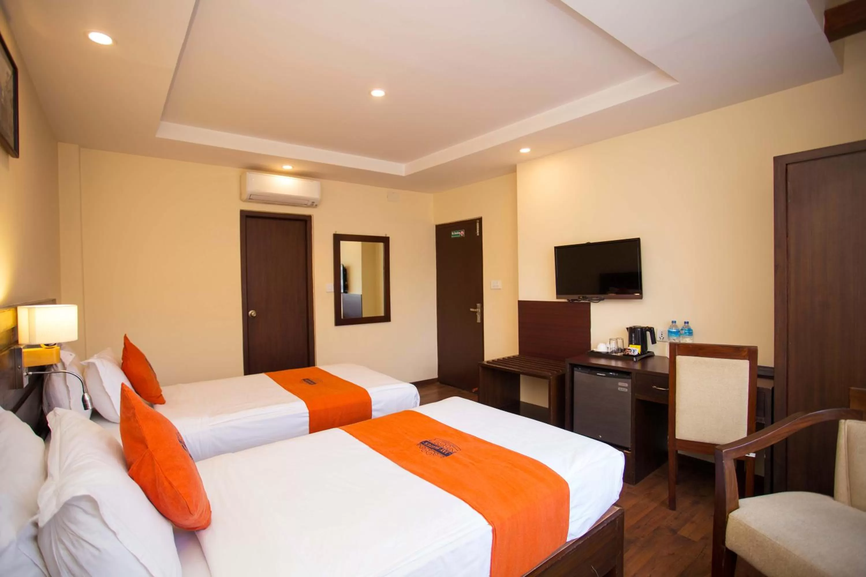 Deluxe Twin Room in Hotel Jay Suites