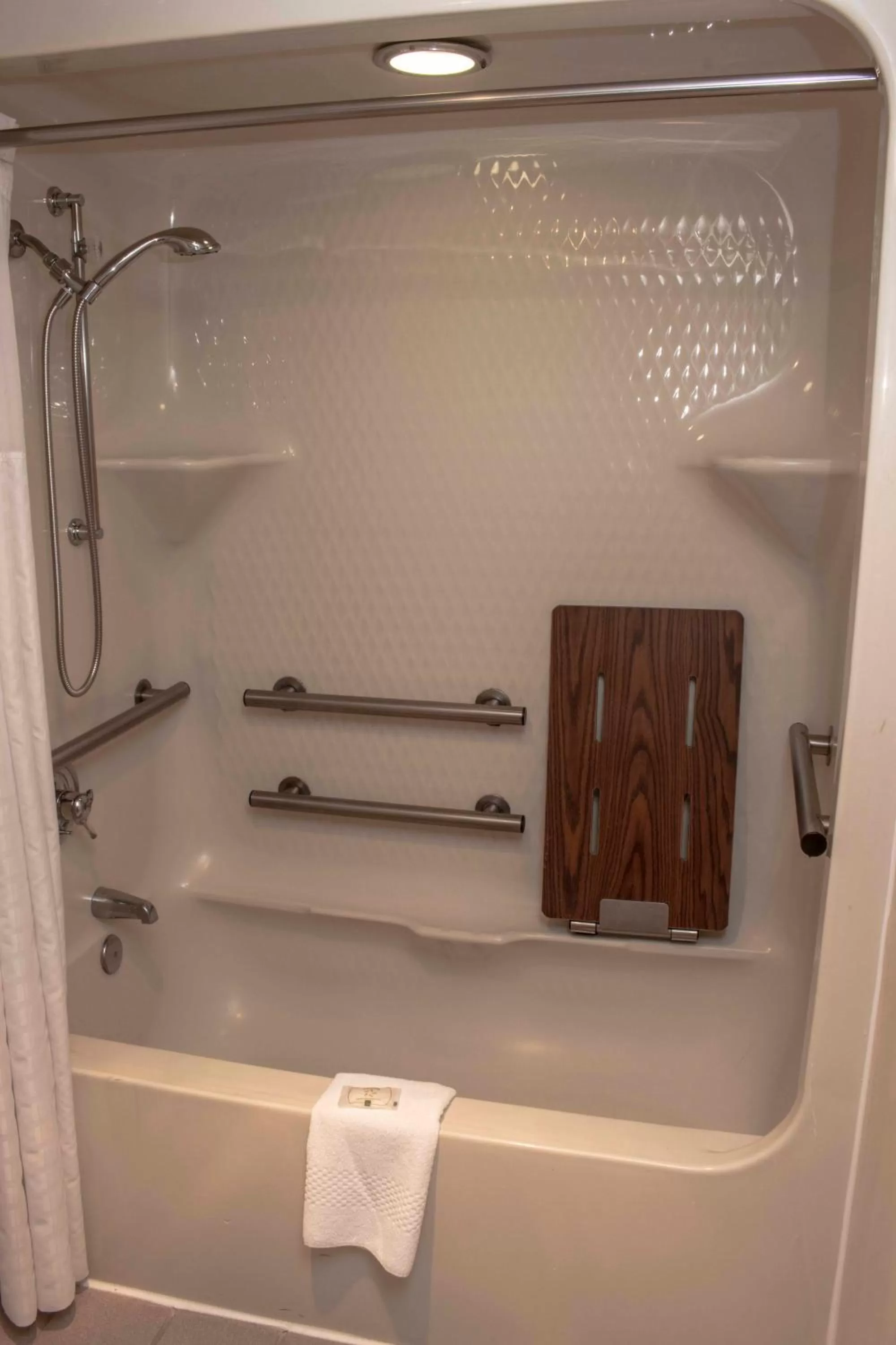 King Room - Accessible/Non-Smoking in Quality Suites Lake Wright - Norfolk Airport