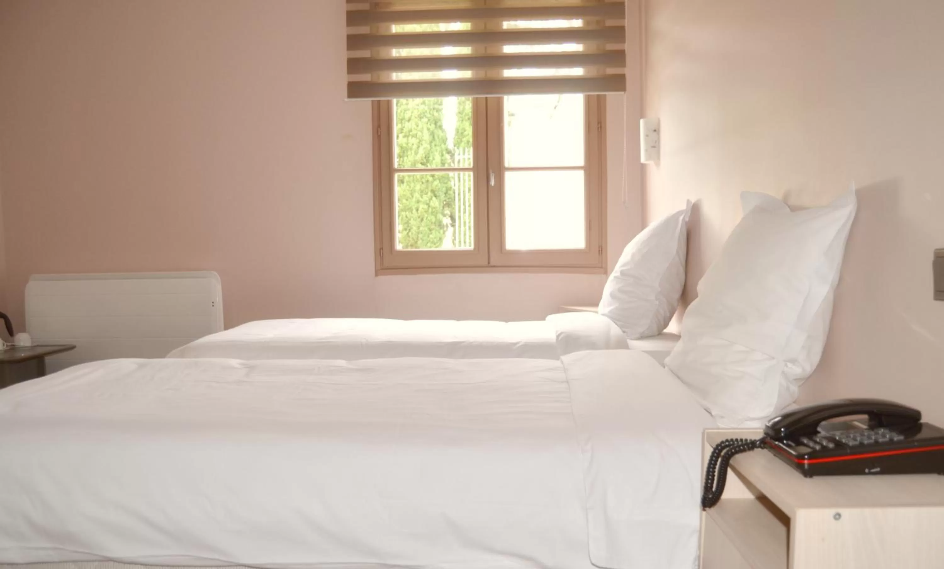 Comfort Twin Room in Logis Hotels - Château Saint Marcel