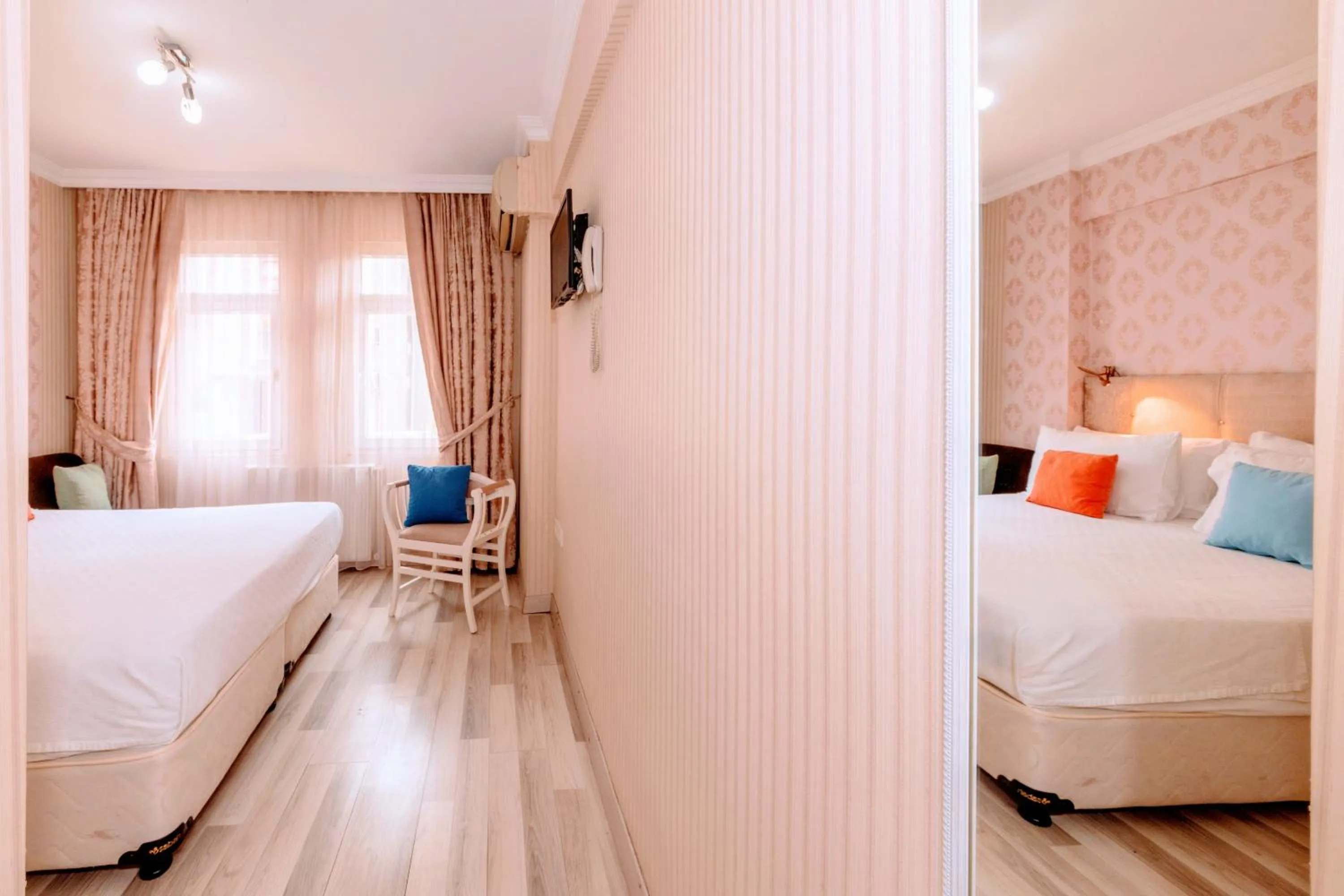 Connecting Family Room in Walnut Shell Hotel