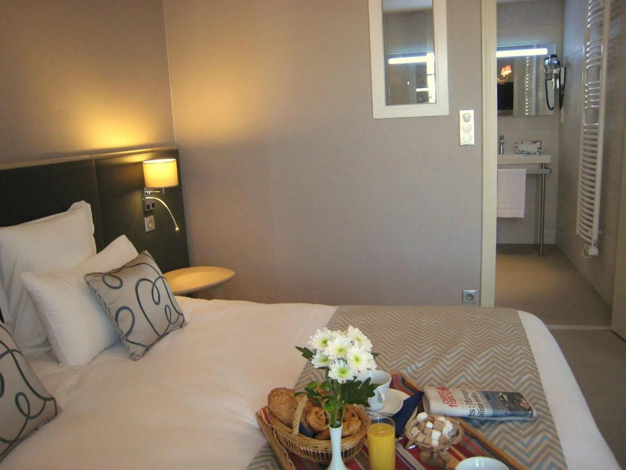 Superior Room with Sea View and Balcony in Le Goyen