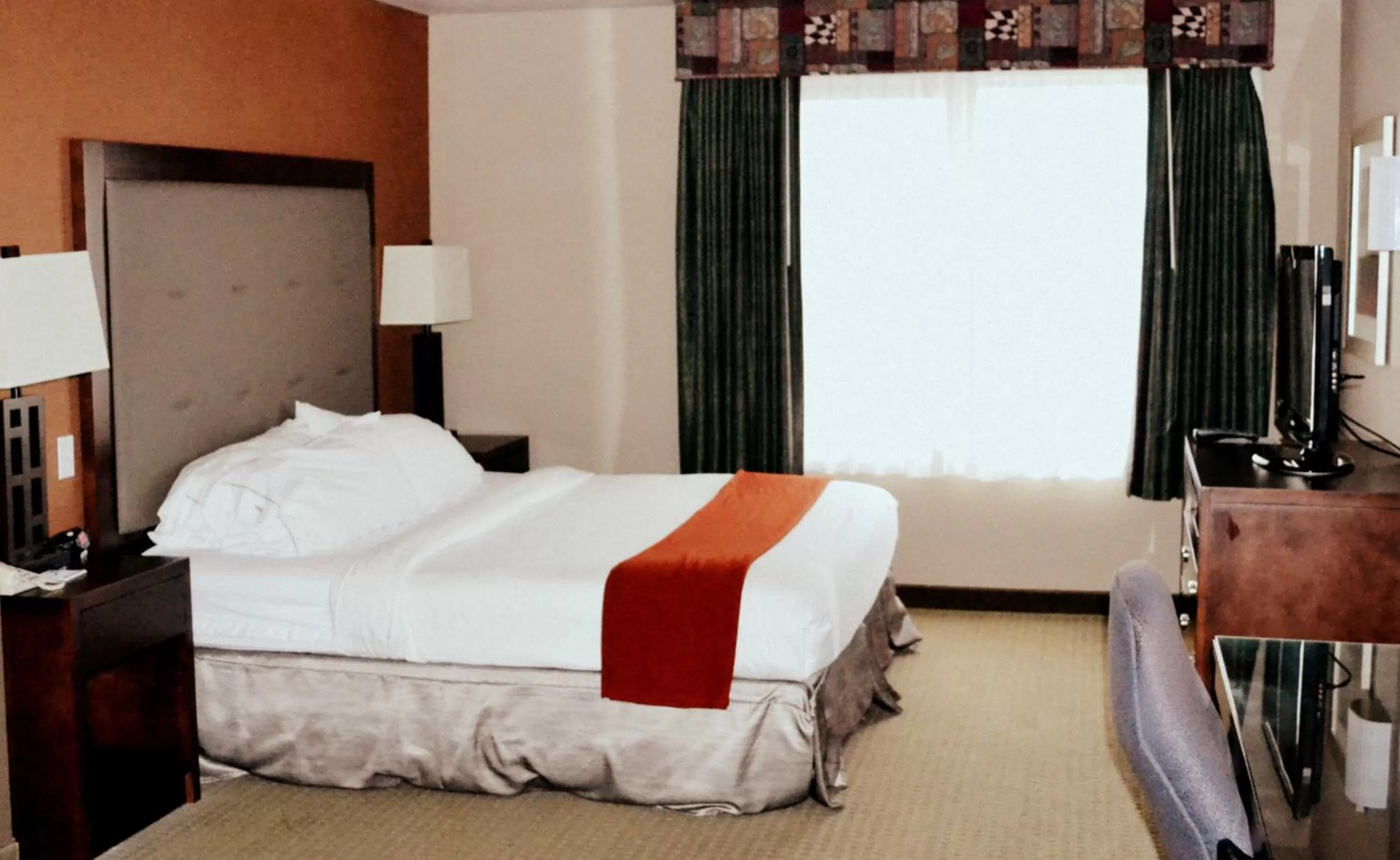 King Suite - Communication Accessible in Holiday Inn Express & Suites Bozeman West by IHG