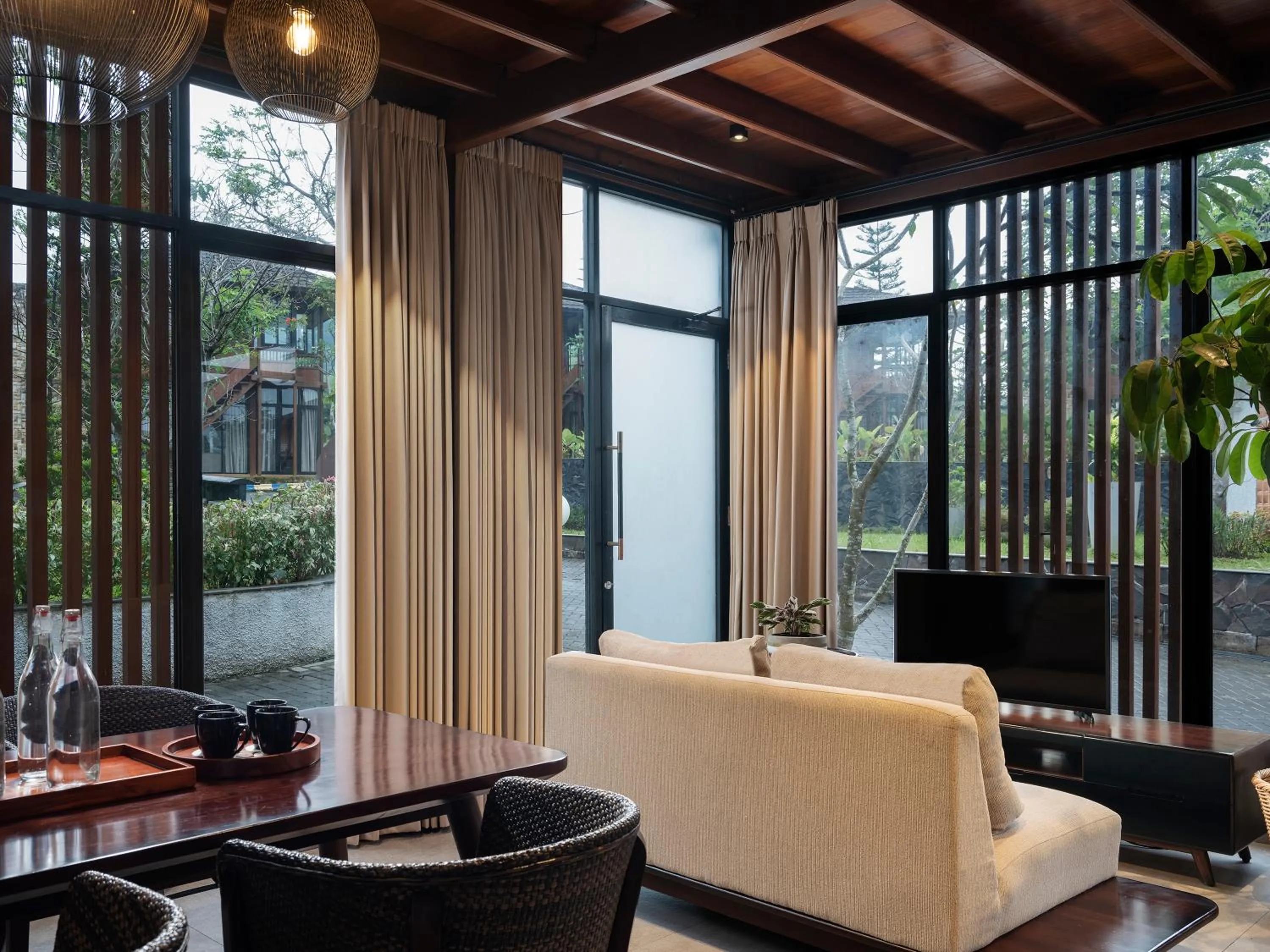 Hummer Private Pool River Side in JSI Resort