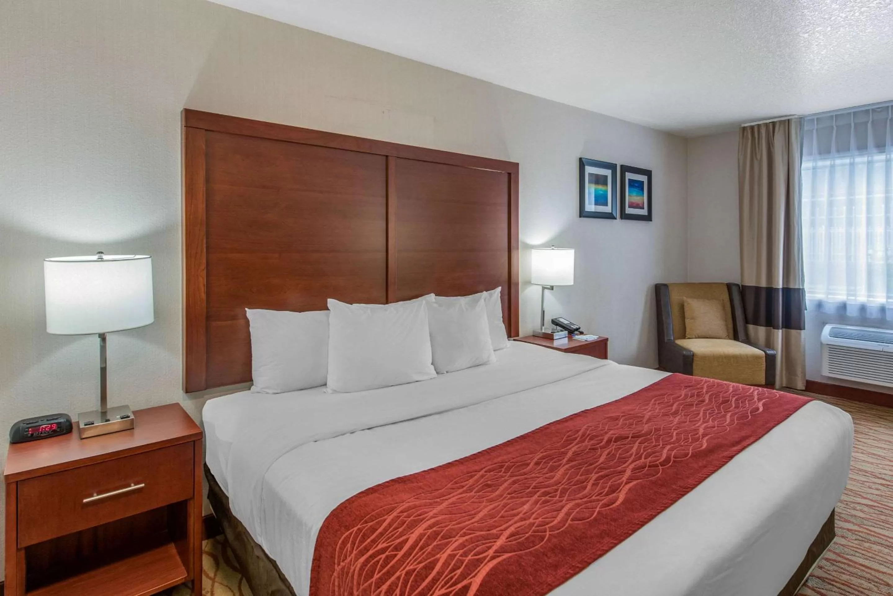 King Room - Non-Smoking in Comfort Inn Mount Shasta Area