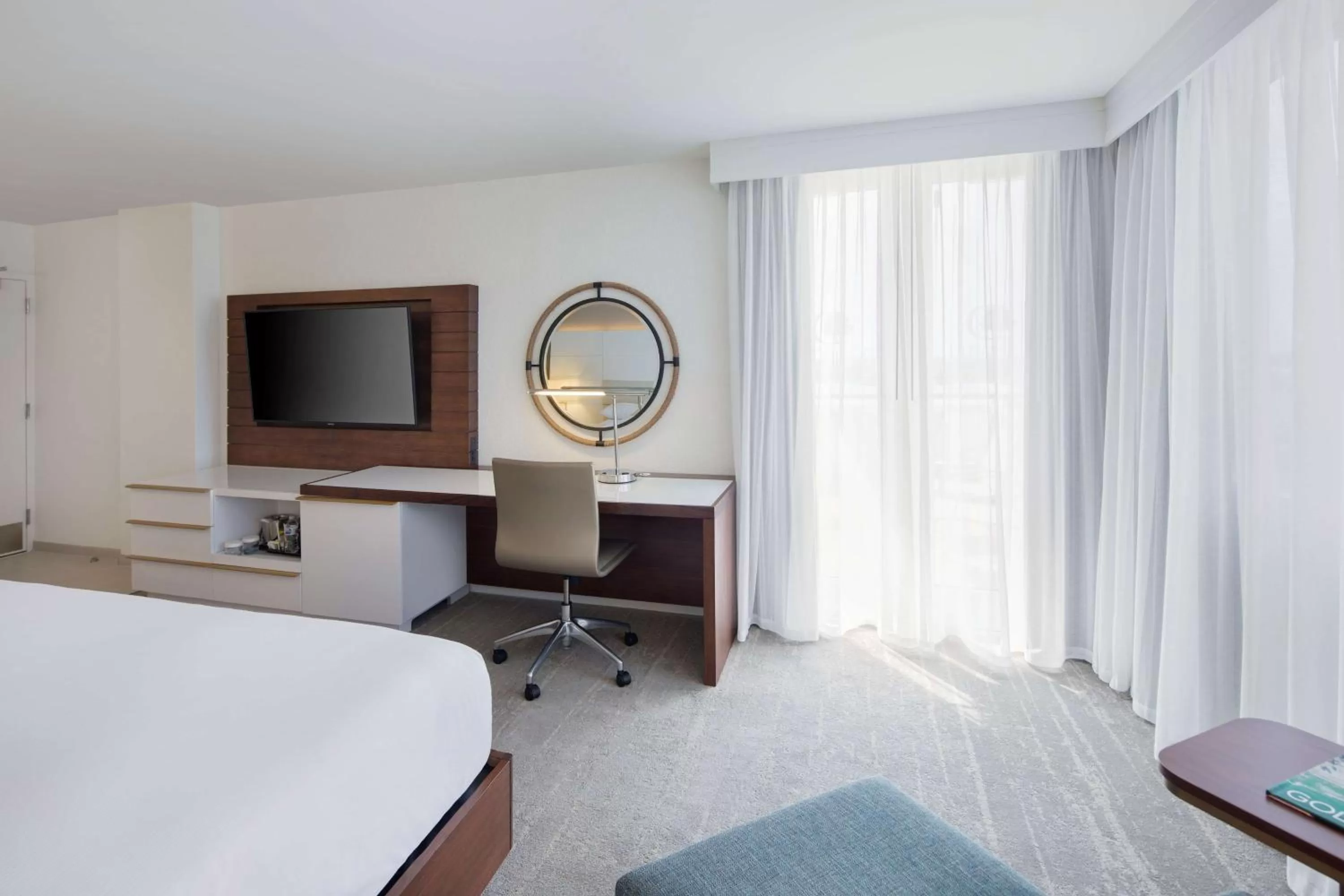 Deluxe King Room - Non-Smoking in DoubleTree by Hilton Hotel Deerfield Beach Boca Raton