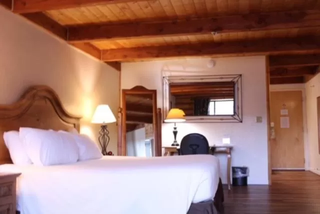 Standard King Room in The Boulder Creek Lodge