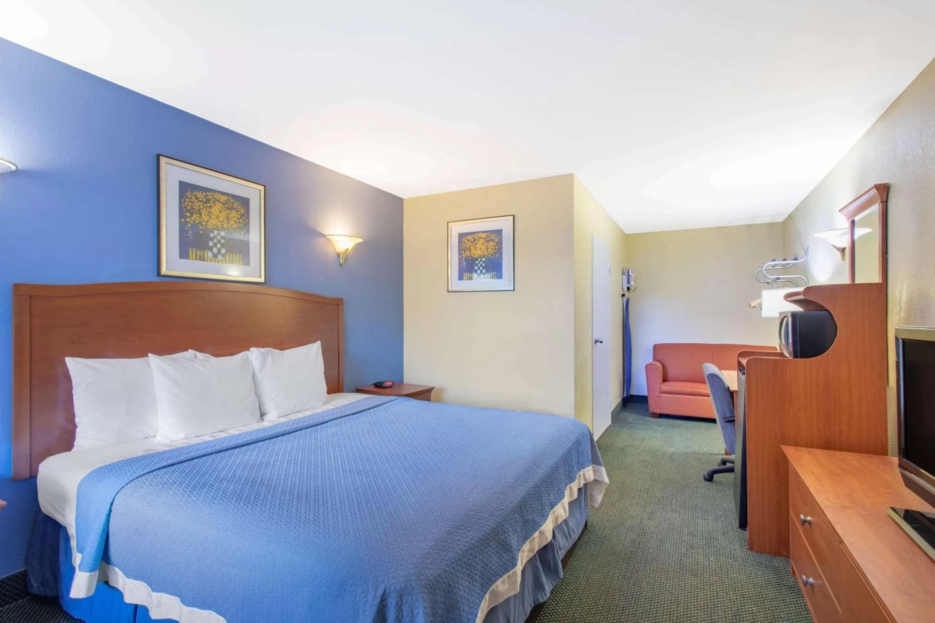 King Room - Non-Smoking in Days Inn by Wyndham Elmsford