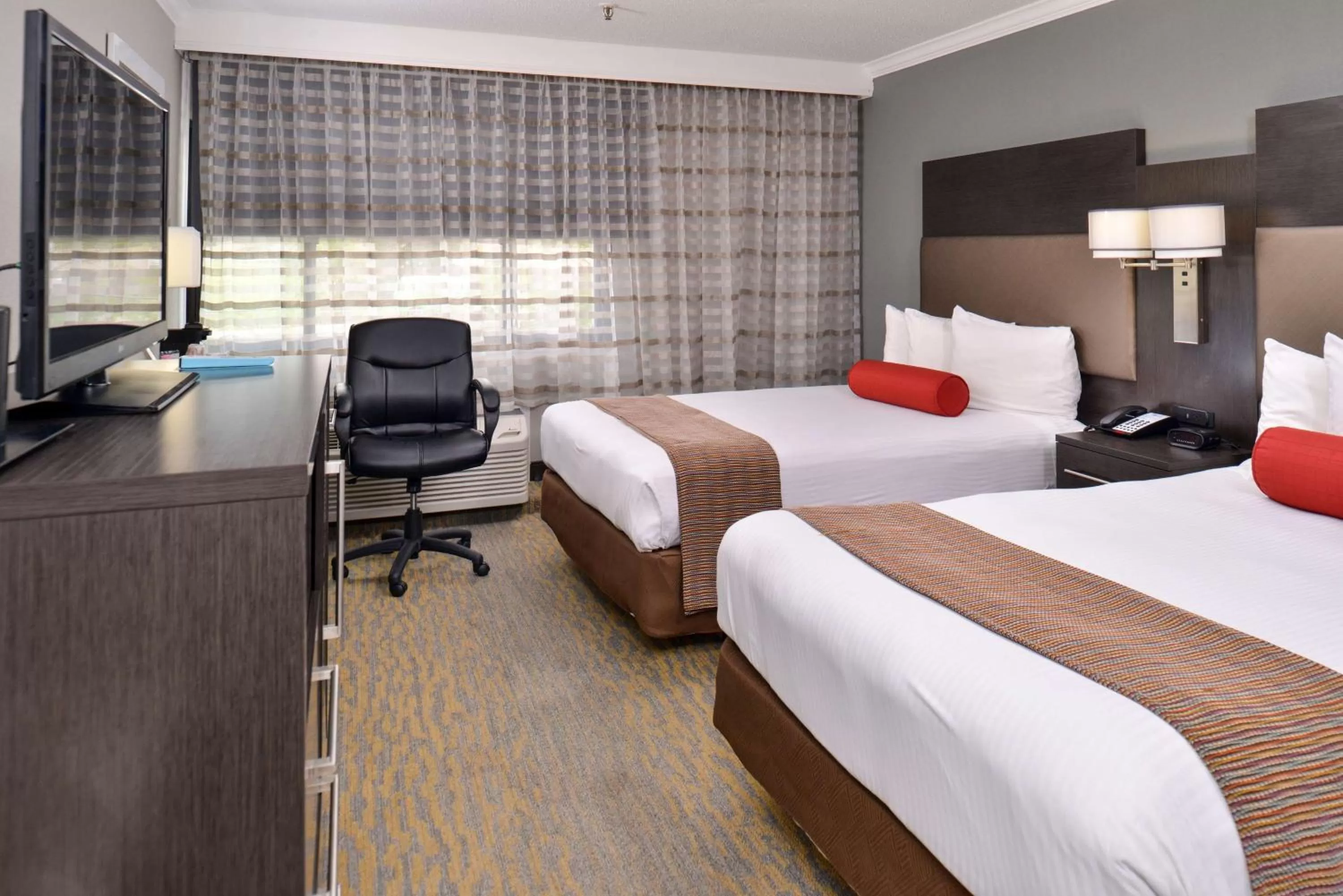 One Standard Room with Two Double Beds in Best Western at O'Hare