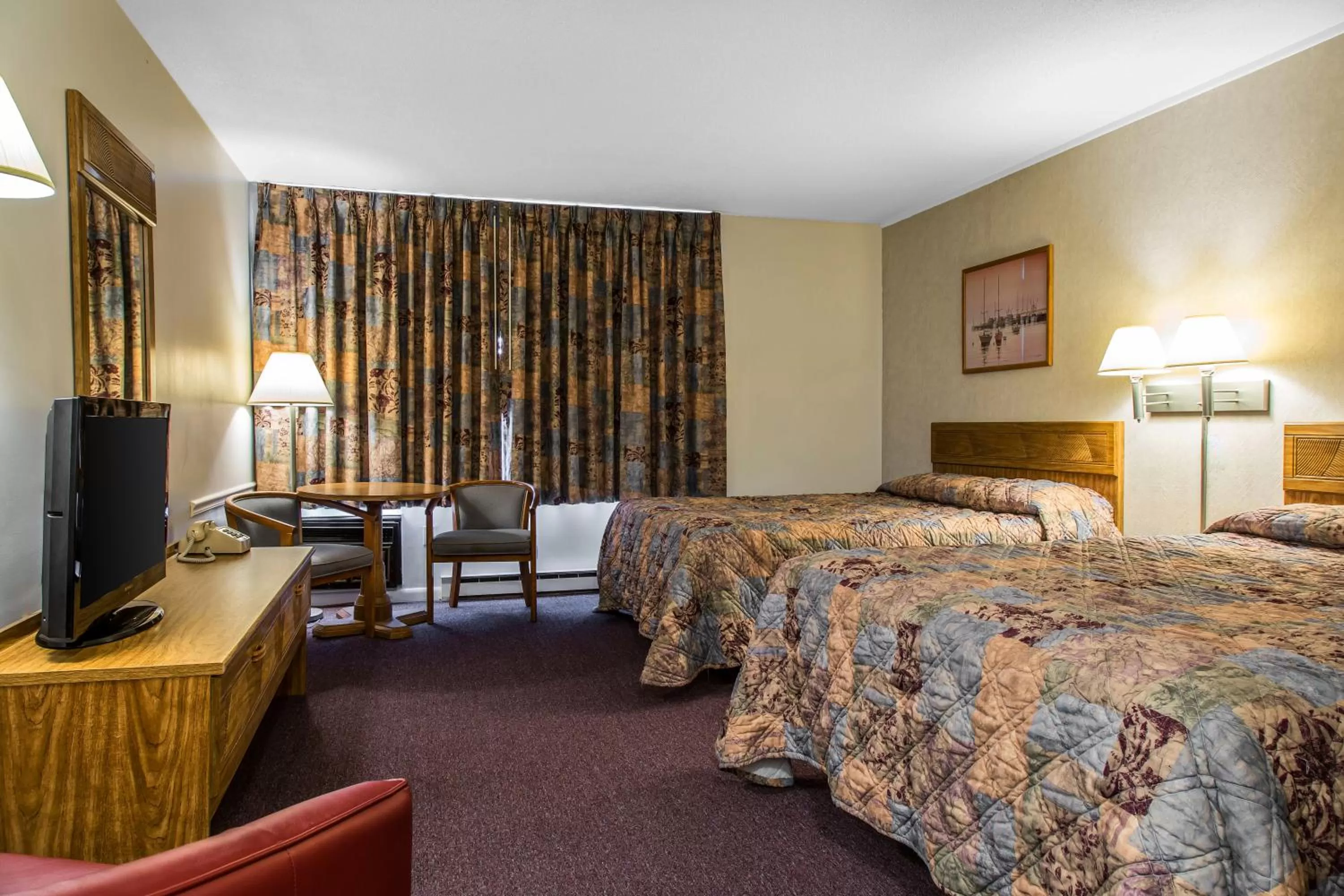 Queen Room with Two Queen Beds - Smoking/Top Floor in Rodeway Inn Waterford - New London
