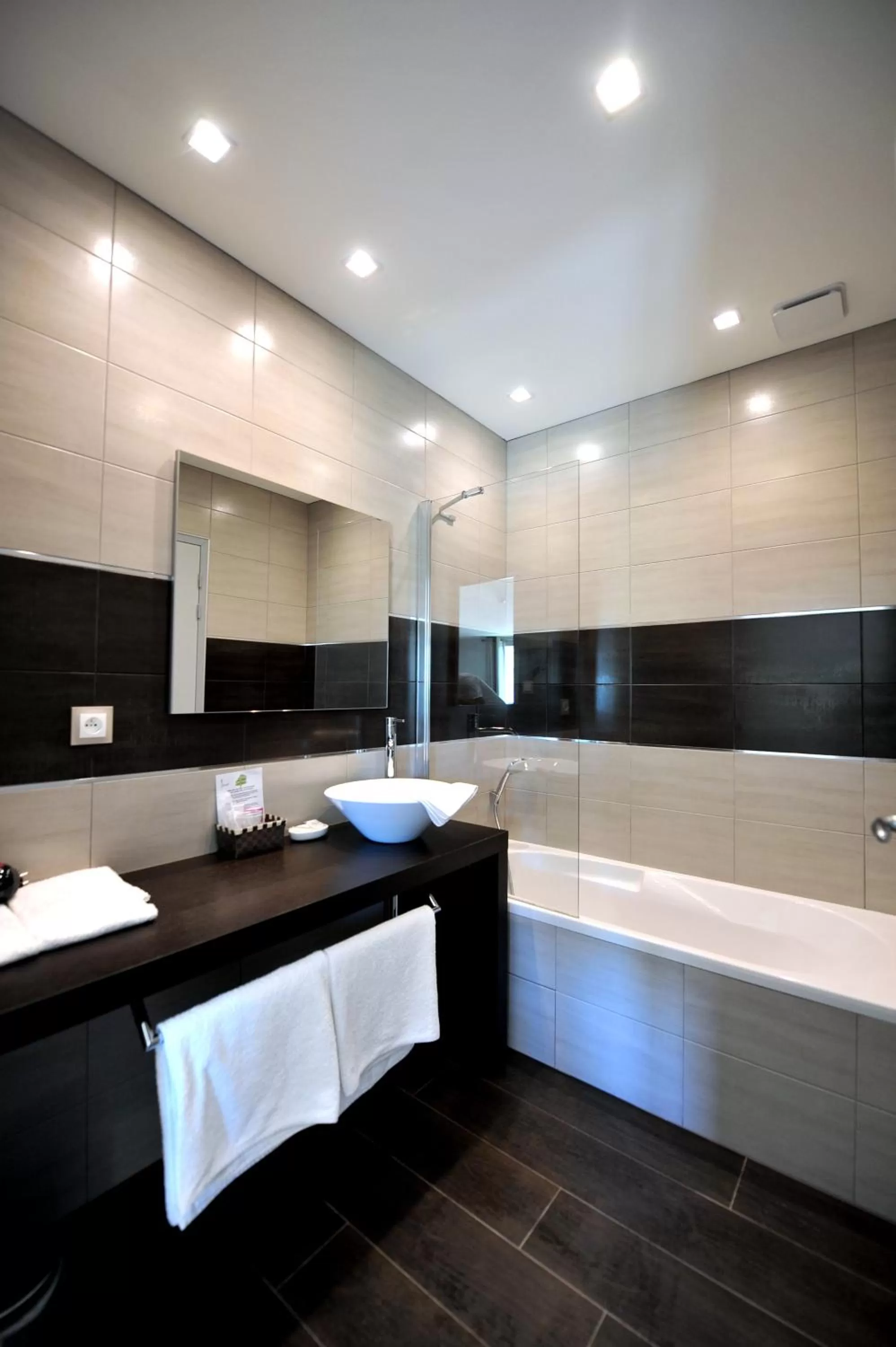 Standard Twin Room in Logis- Hôtel Spa Restaurant l'Epicurial