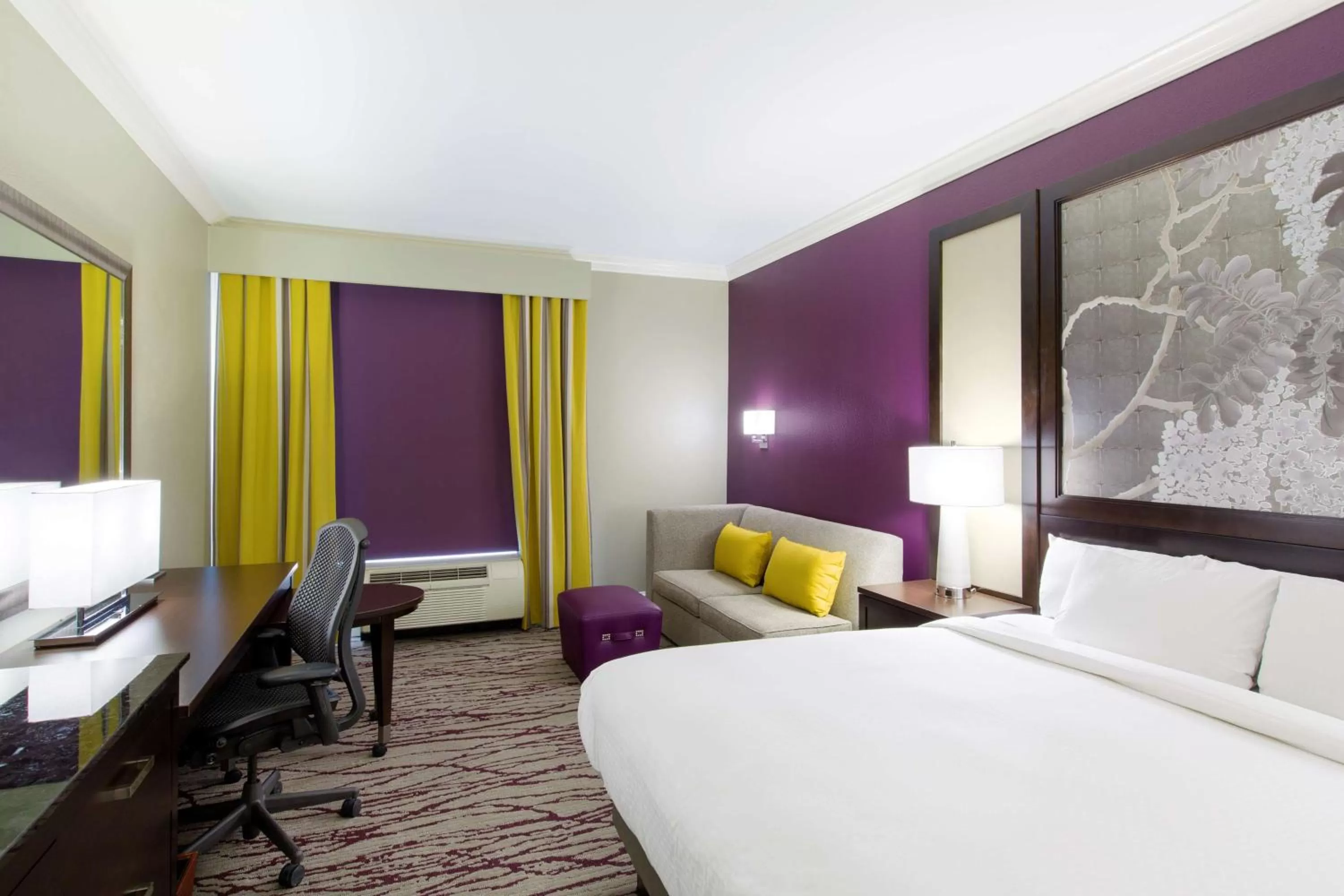 King Room with City View and Sofa Bed in DoubleTree by Hilton Historic Savannah