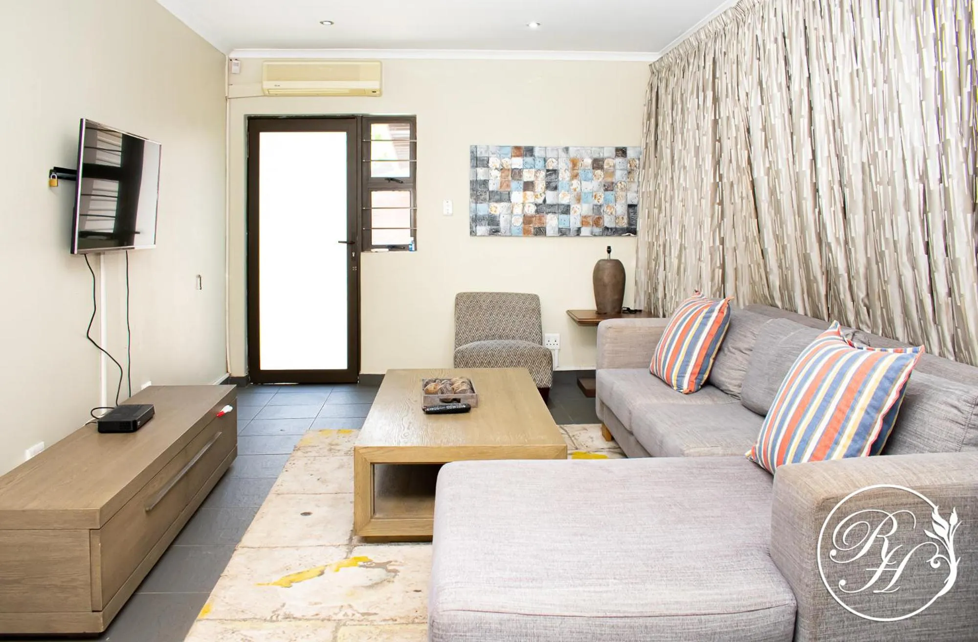 Two-Bedroom Apartment in Roseland House Self Catering