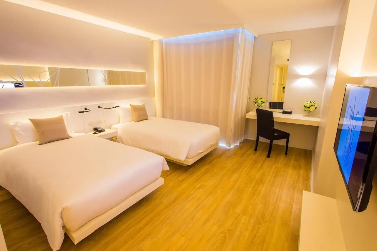 Deluxe Twin Room in Crystal Hotel Hat Yai