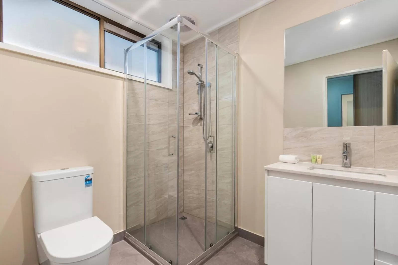 One-Bedroom Apartment Twin in Knox International Hotel and Apartments