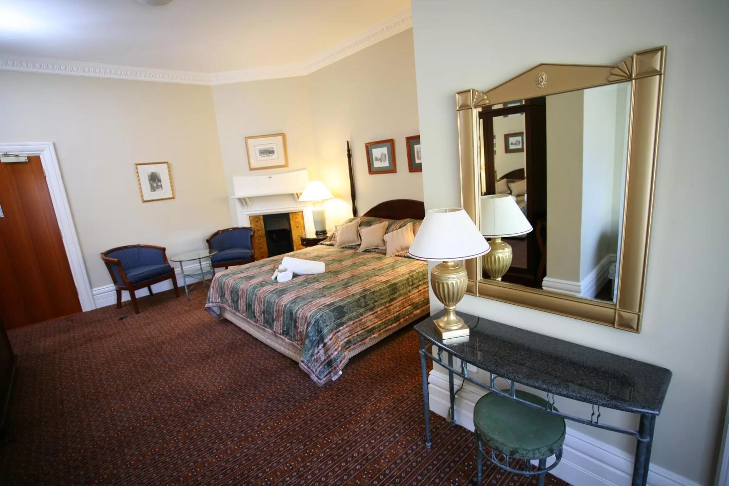 Superior King or Twin room with Ensuite in Darcy's Hotel