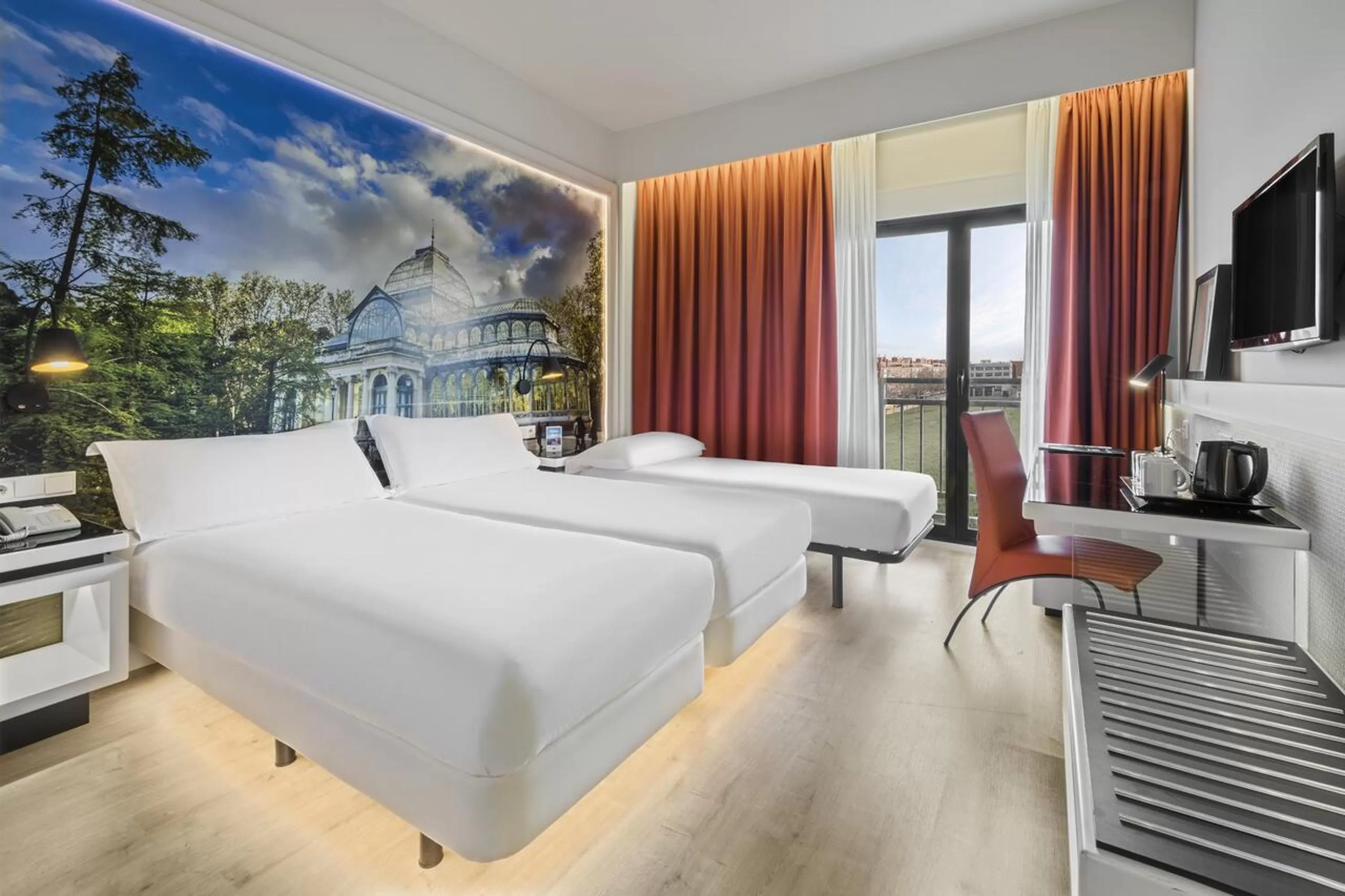 Family Room (2 Adults + 1 Child) in Elba Madrid Alcalá