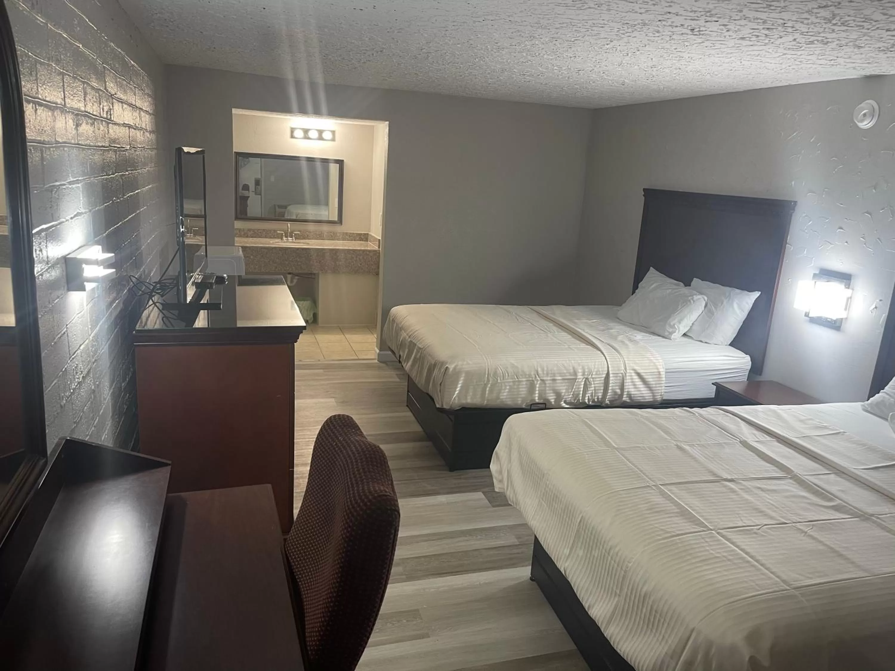 Budget Double Room in Stratford House Inn