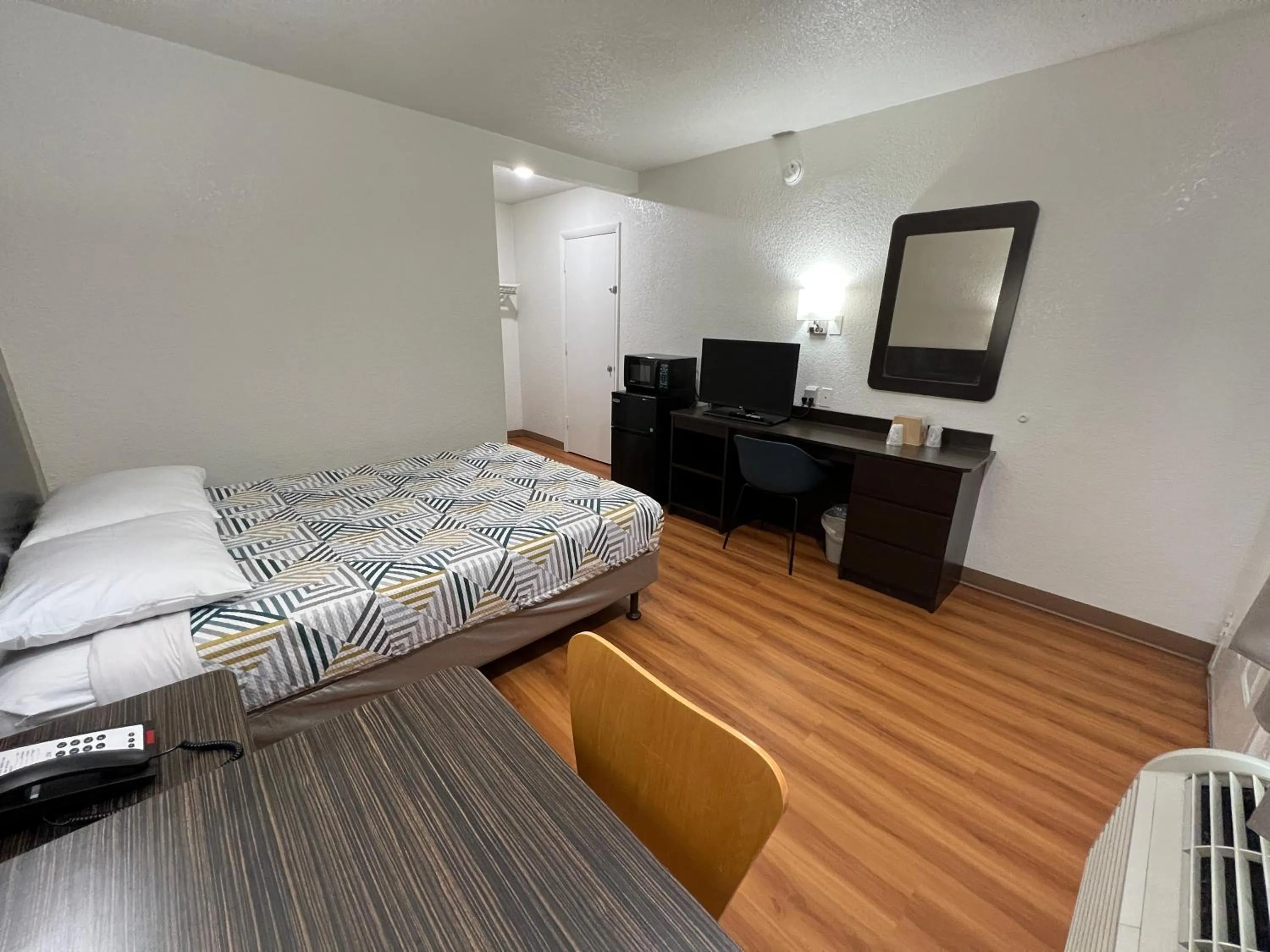 King Room - single occupancy - Smoking  in Motel 6-Longview, TX