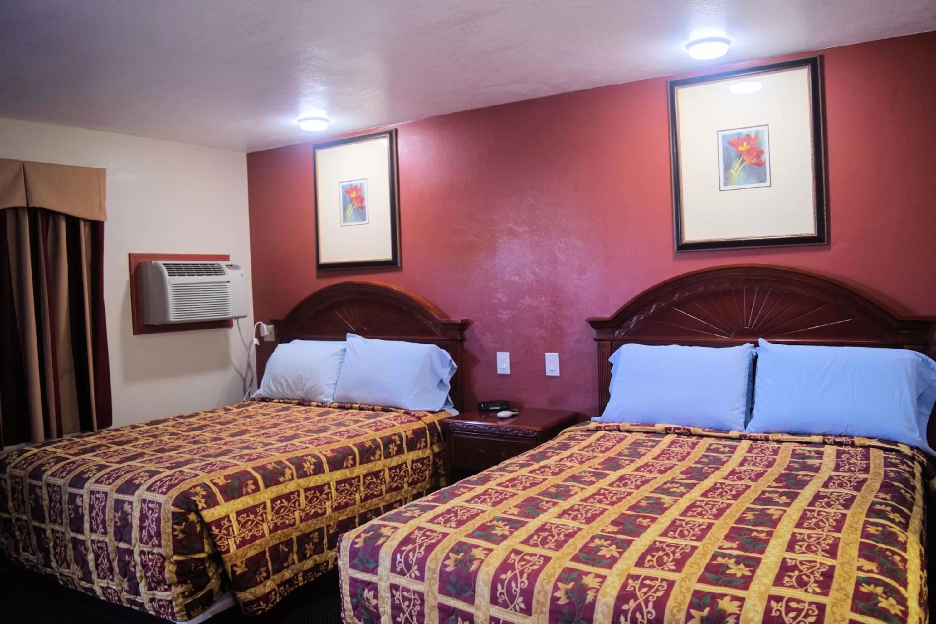 Standard Queen Room in Western Inn & Suites