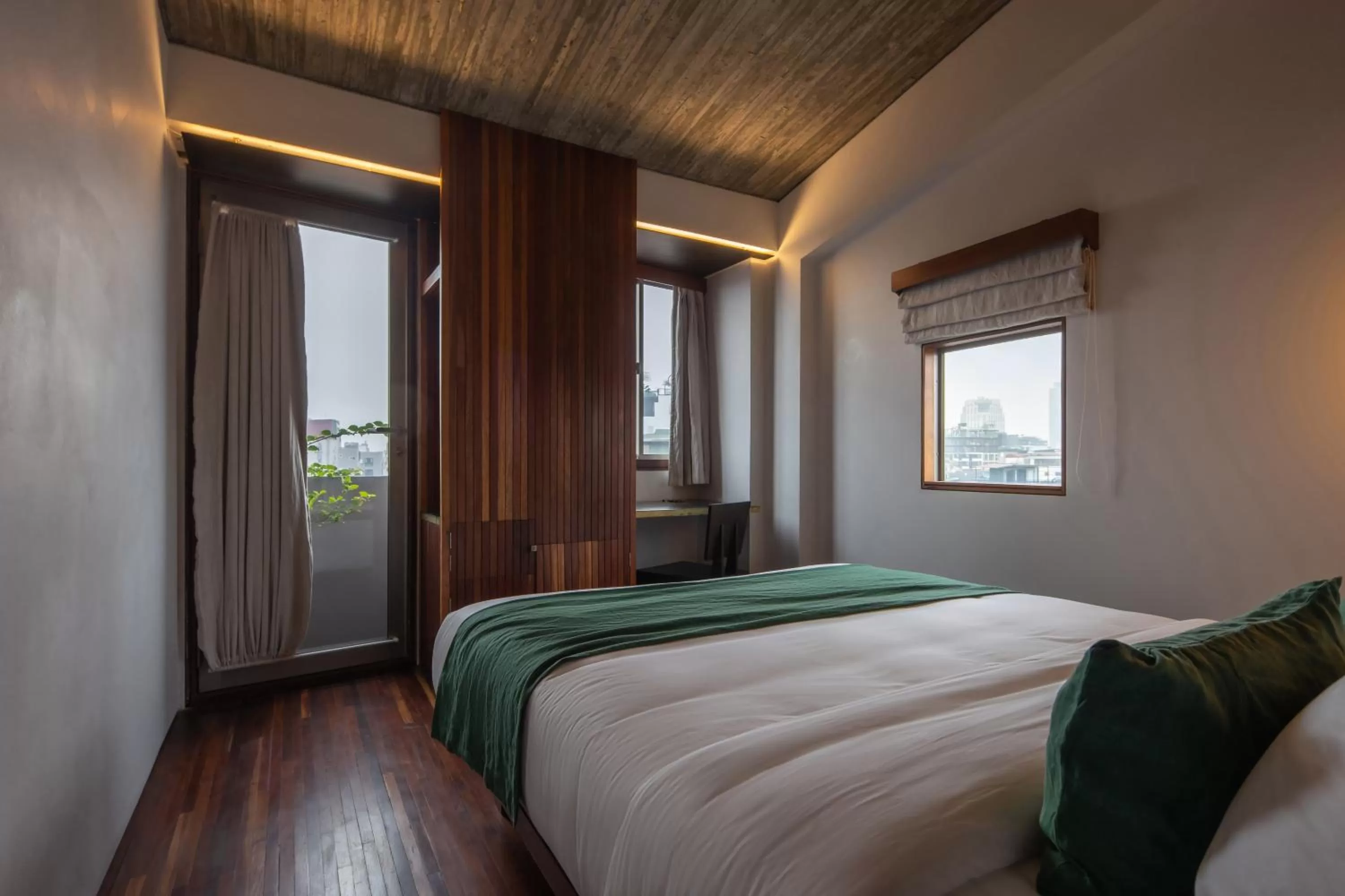 Sunny_Deluxe high floor balcony in Concon house