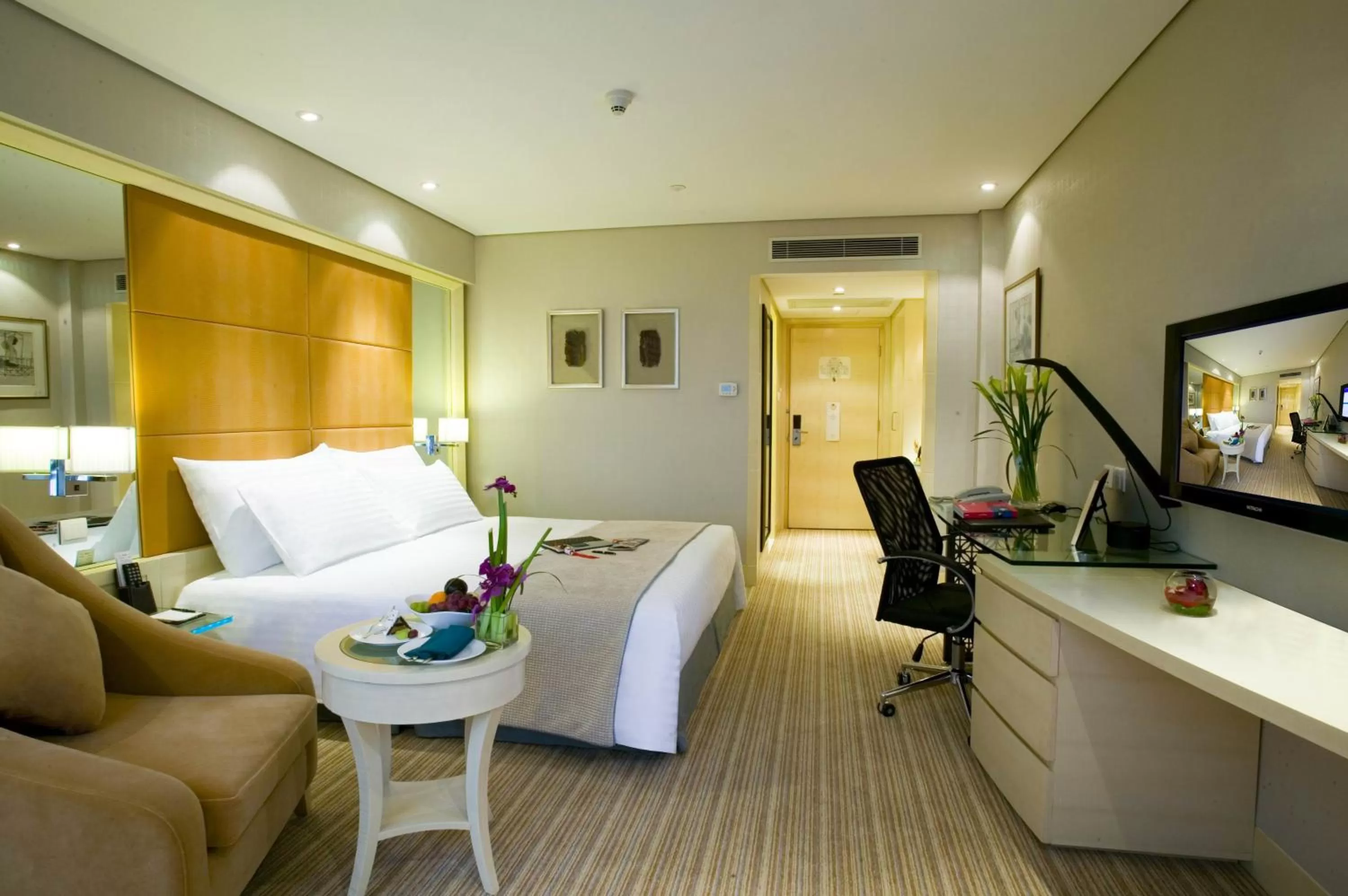 Deluxe Double Room with City View in Jin Jiang Tower