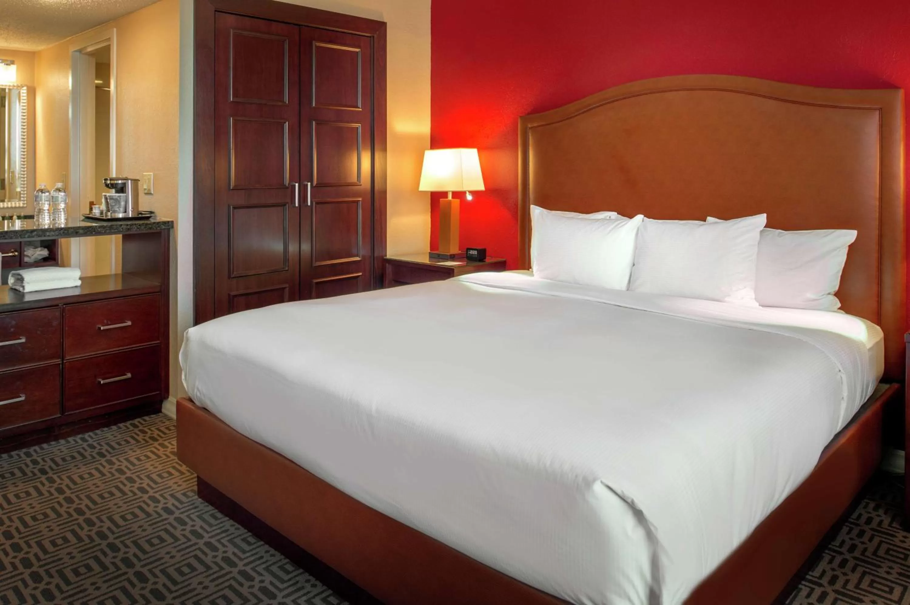 King Room with Sofa Bed - High Floor in DoubleTree by Hilton Hotel St. Louis - Chesterfield