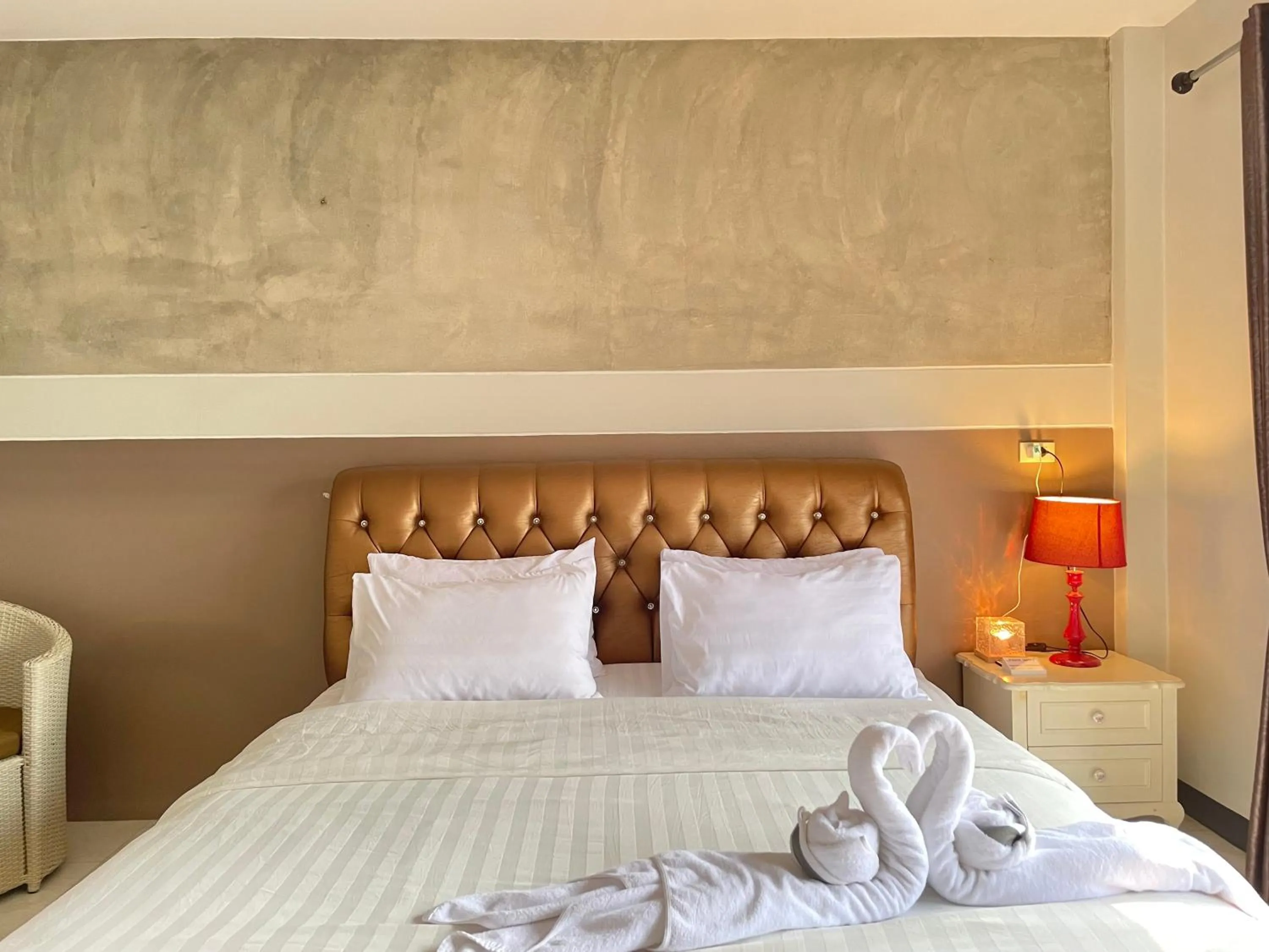 Deluxe Double Room in Smaids Room