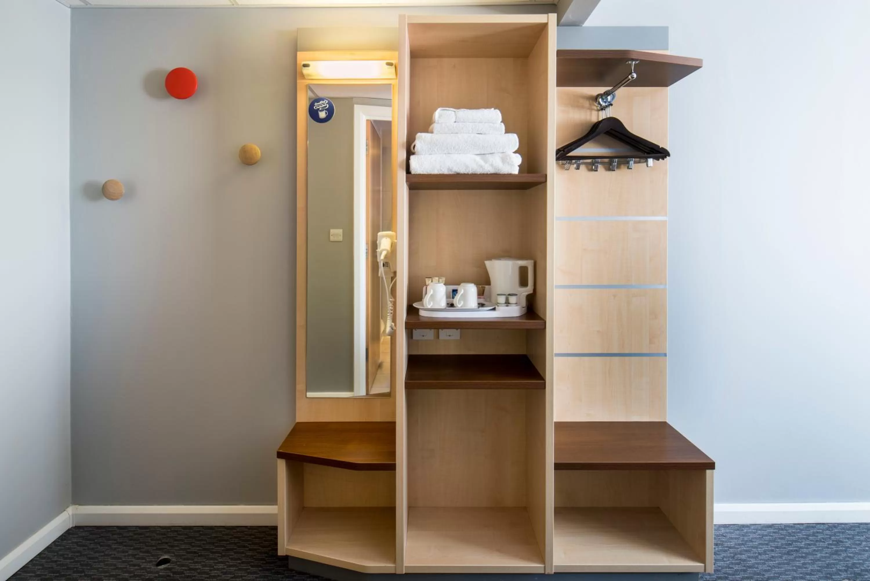 Standard Twin Room with Free Hot Breakfast in Holiday Inn Express Leicester City by IHG