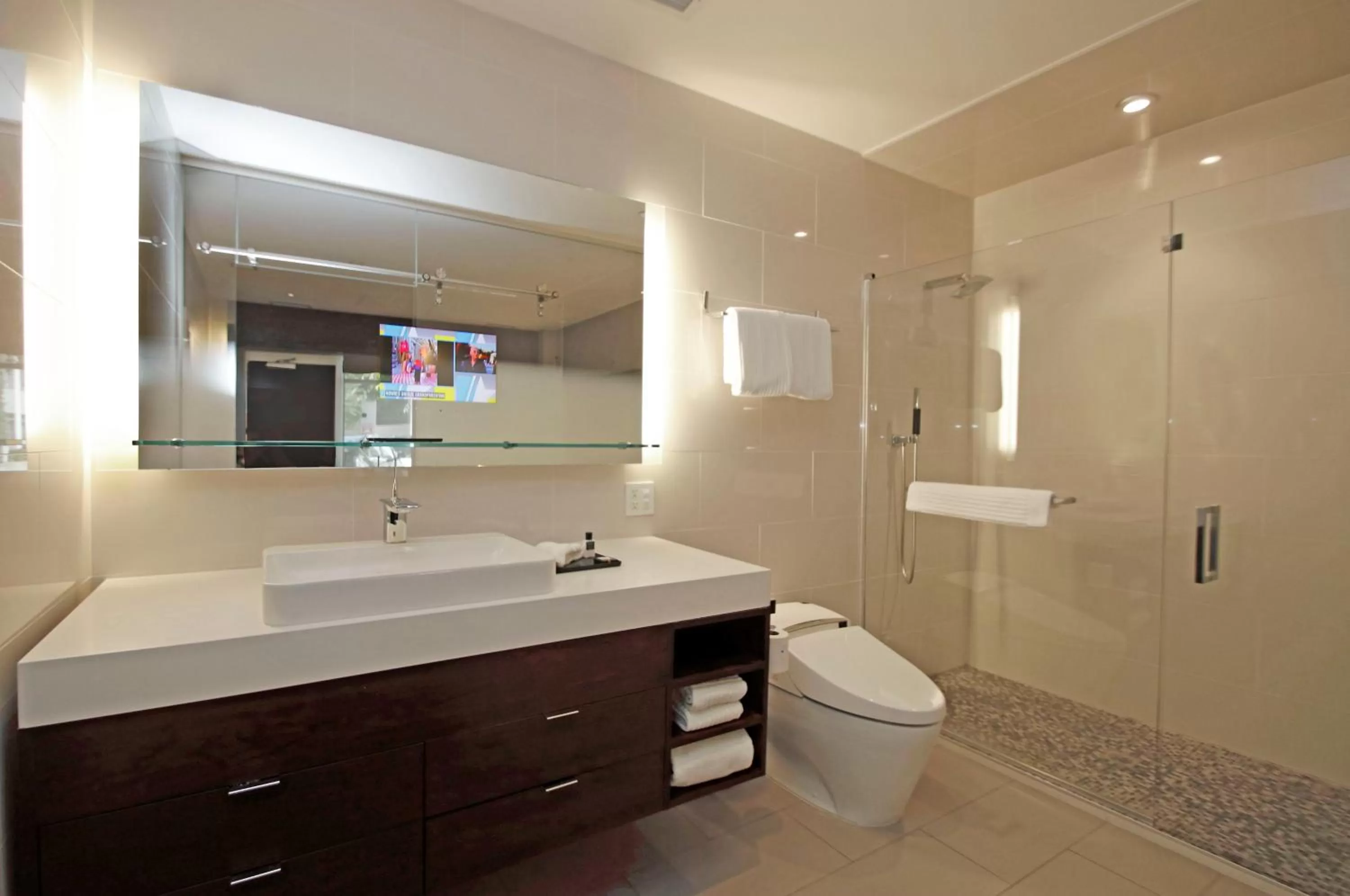 King Room Courtyard in The J House Greenwich Hotel