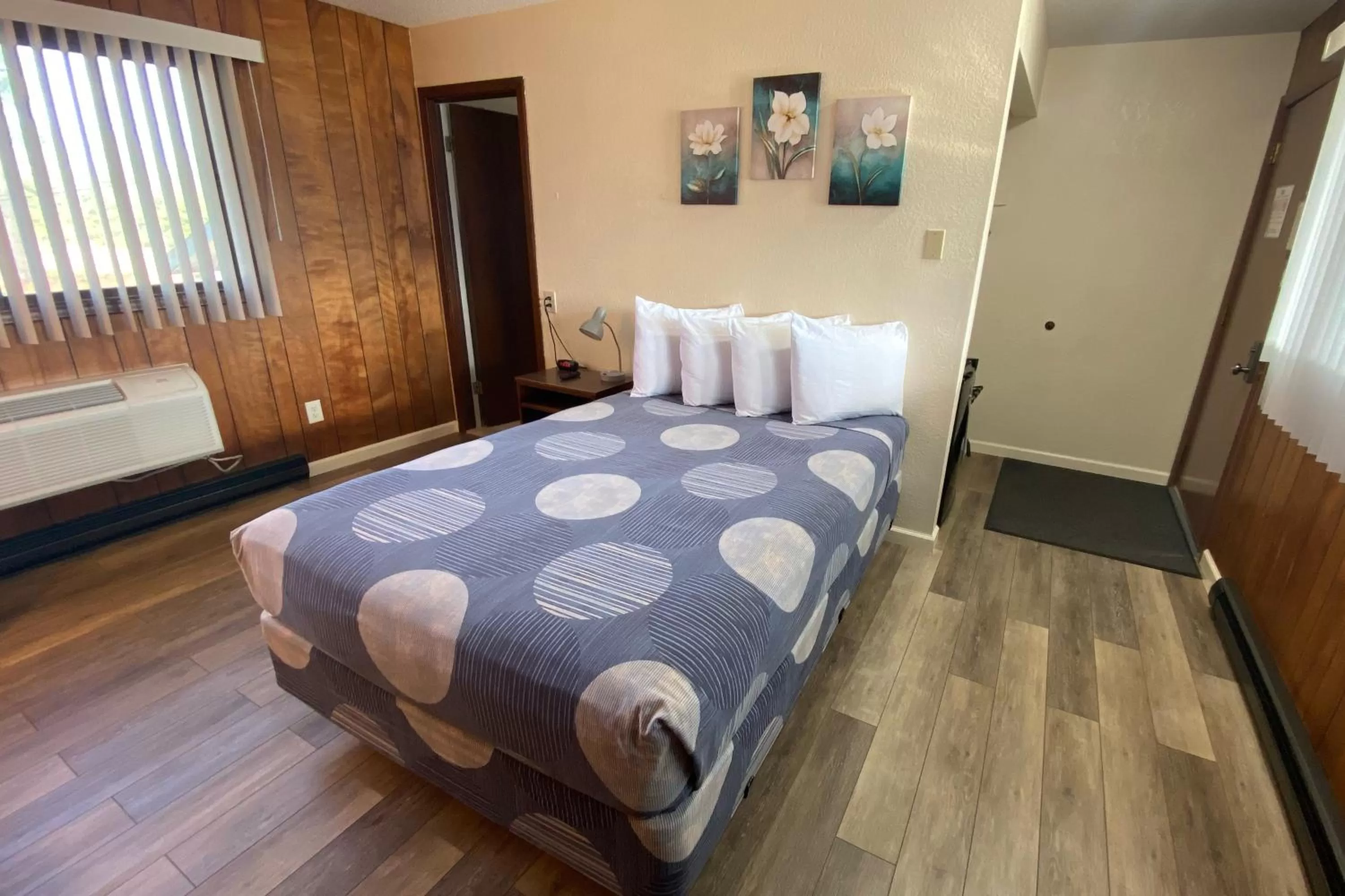 Standard Double Room in Waterway Inn