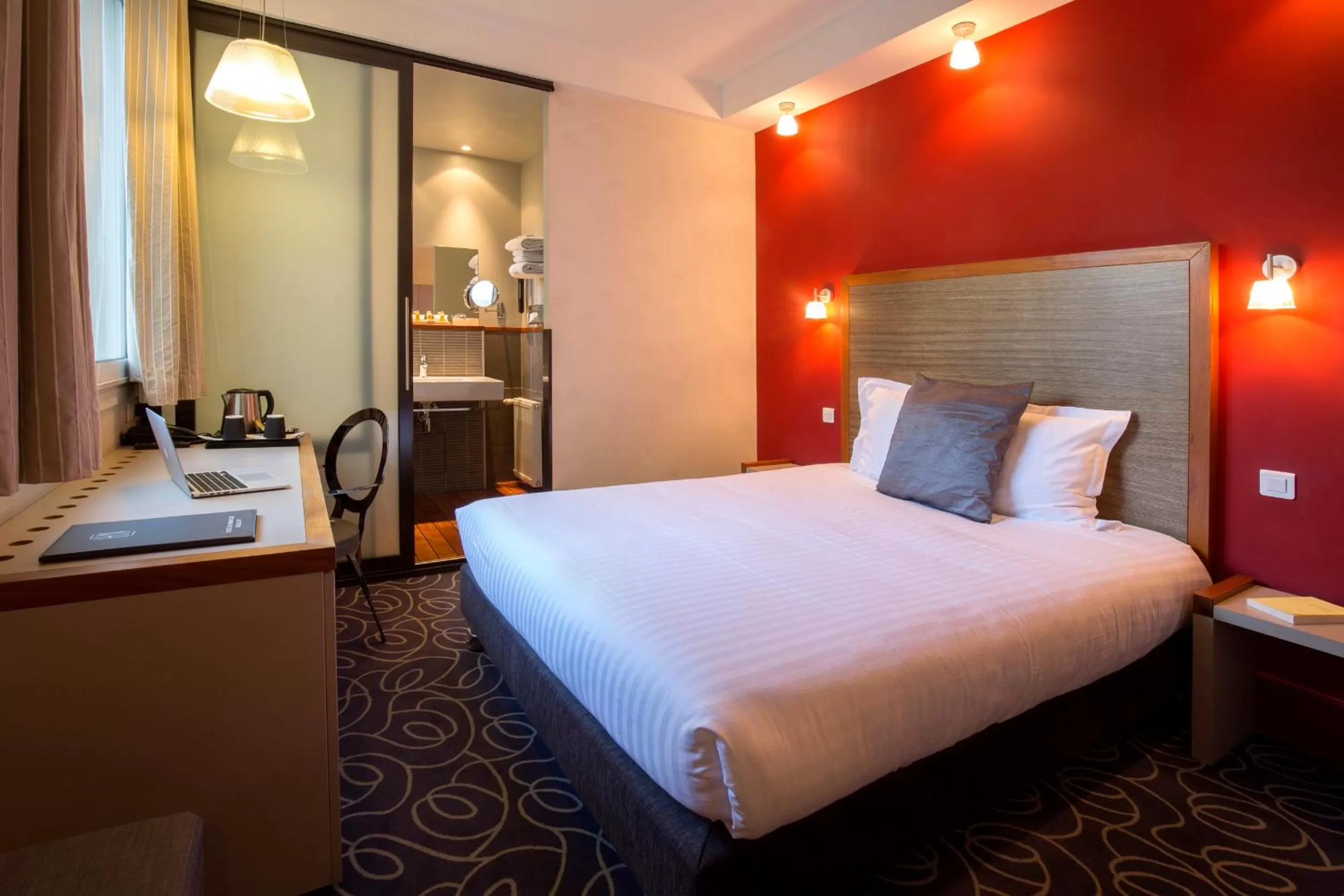 Chambre Simple Supérieure Vue Cour Intérieure in Hôtel de Normandie